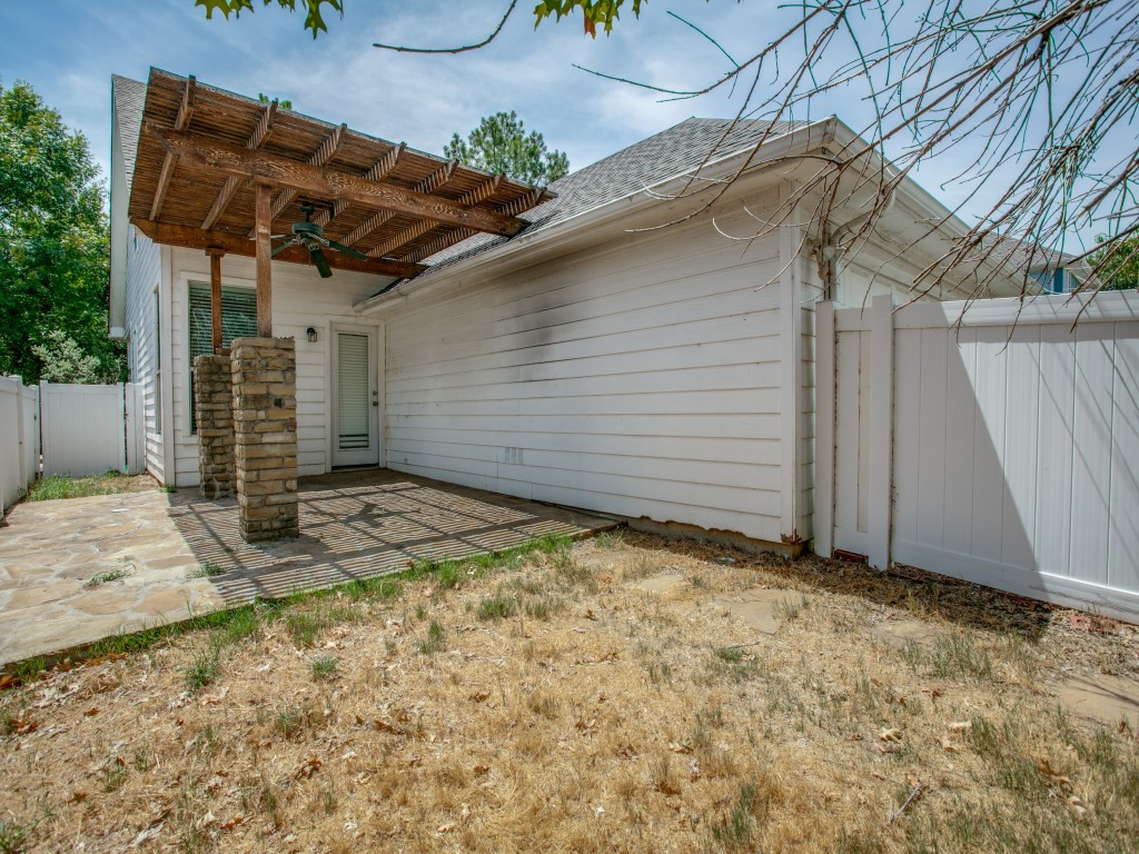 9821 Walnut Hill Drive