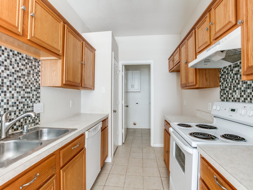 9821 Walnut Hill Drive