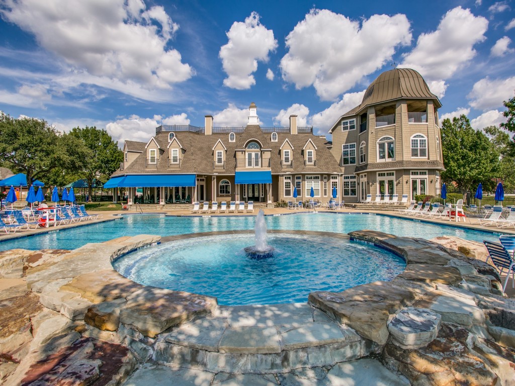 9821 Walnut Hill Drive