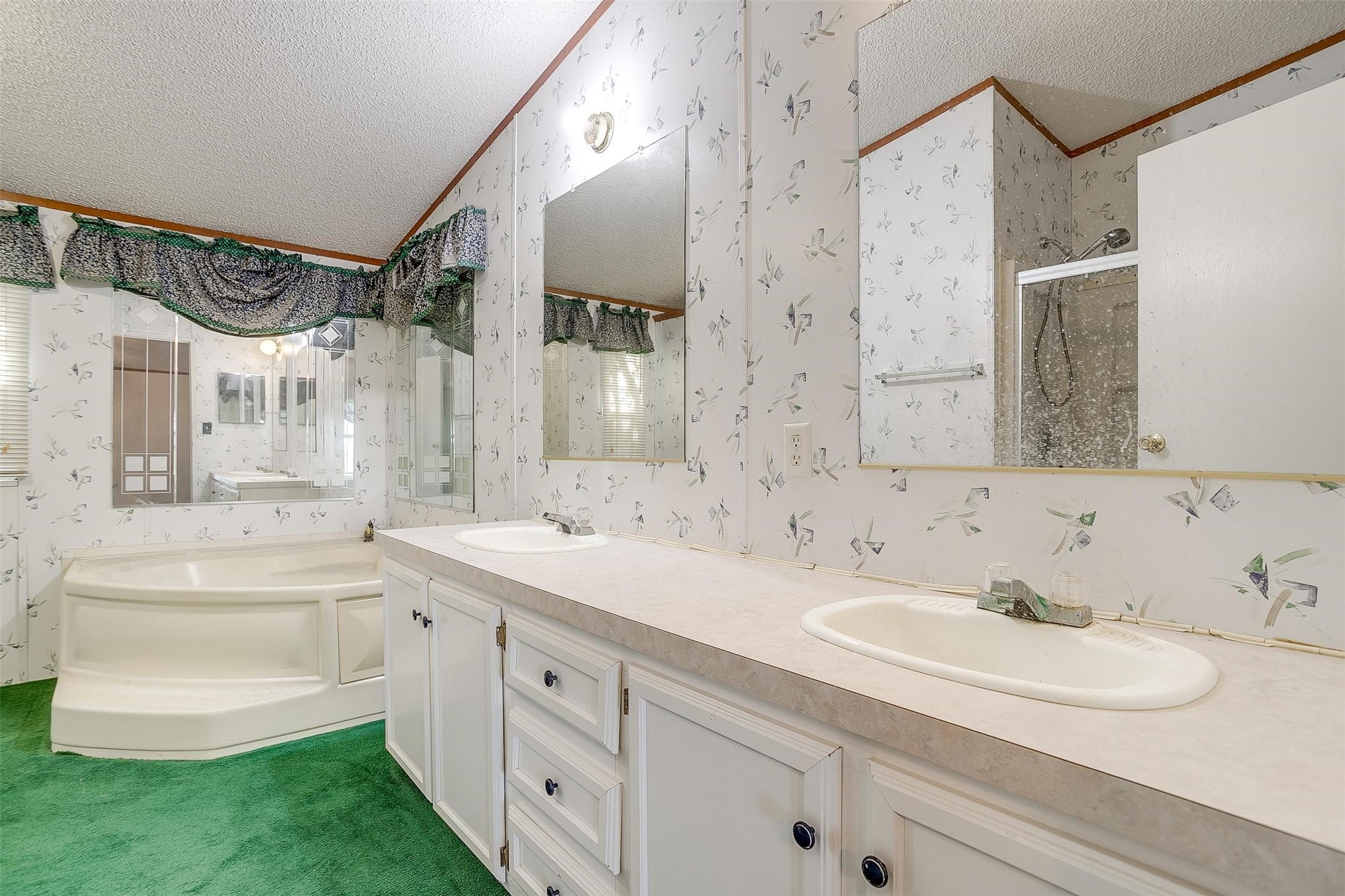 4931 Peachtree Circle