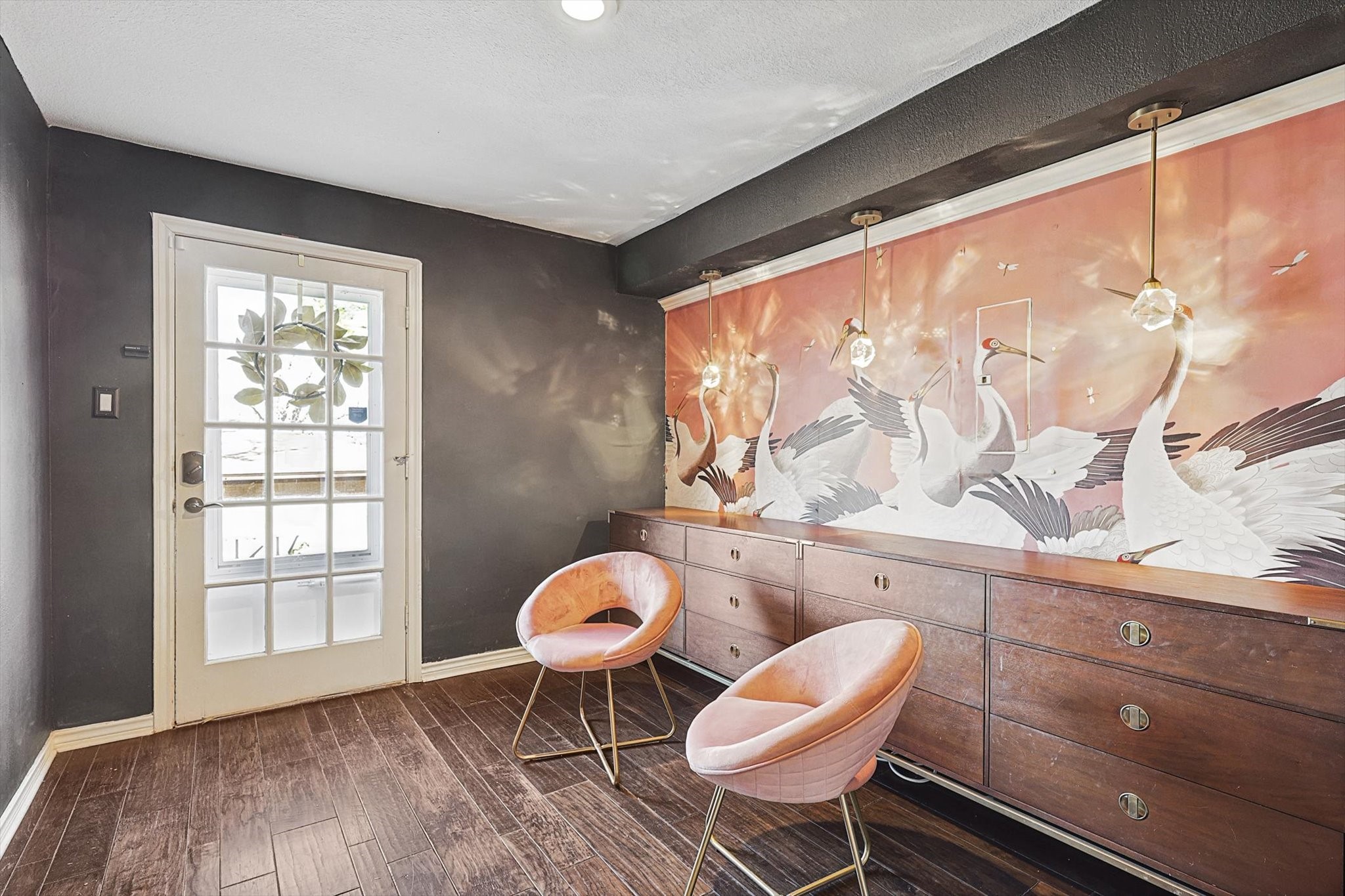 4711 Woodside Drive