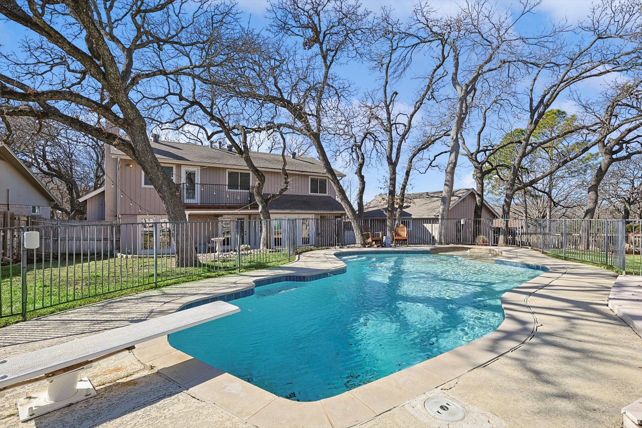 4711 Woodside Drive