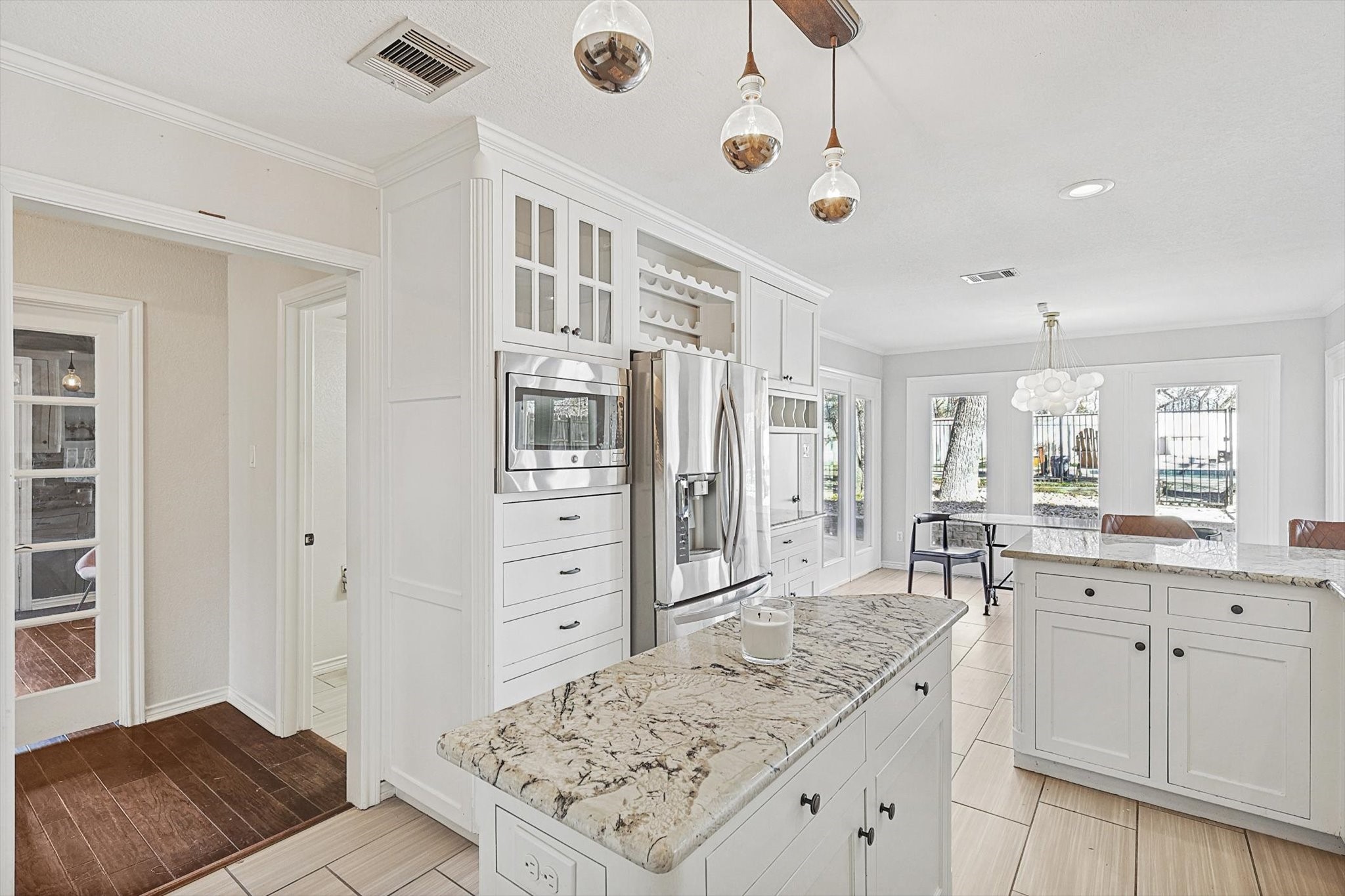 4711 Woodside Drive