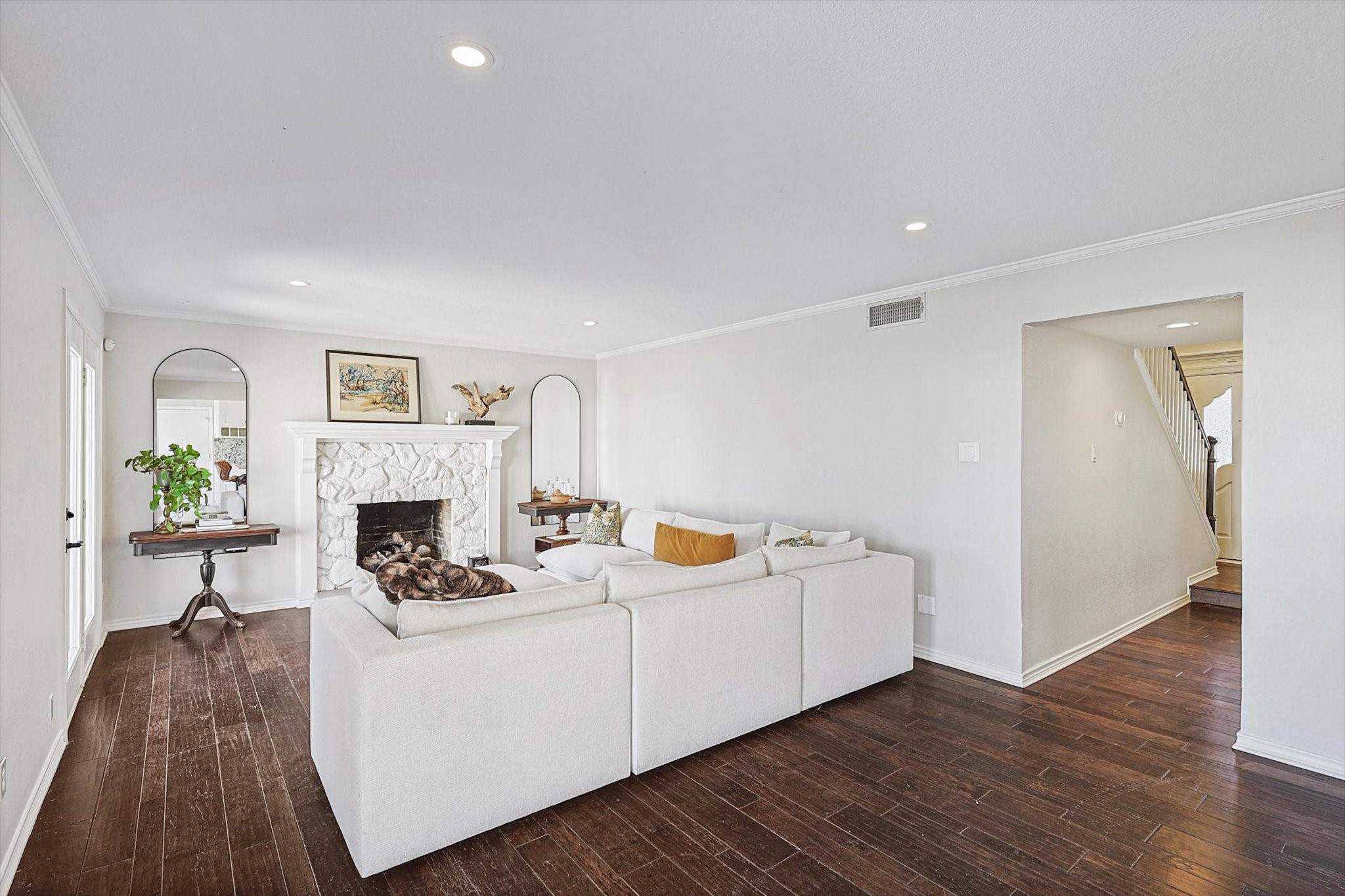 4711 Woodside Drive