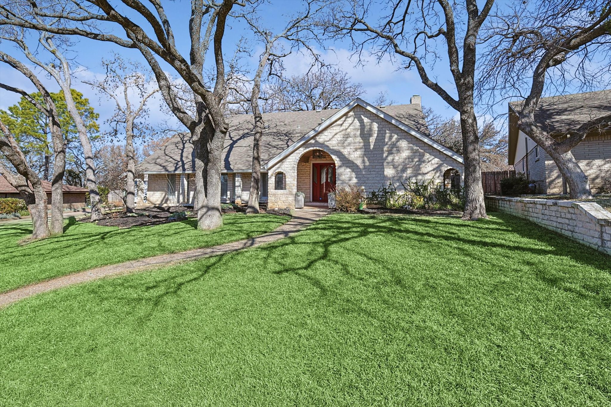 4711 Woodside Drive
