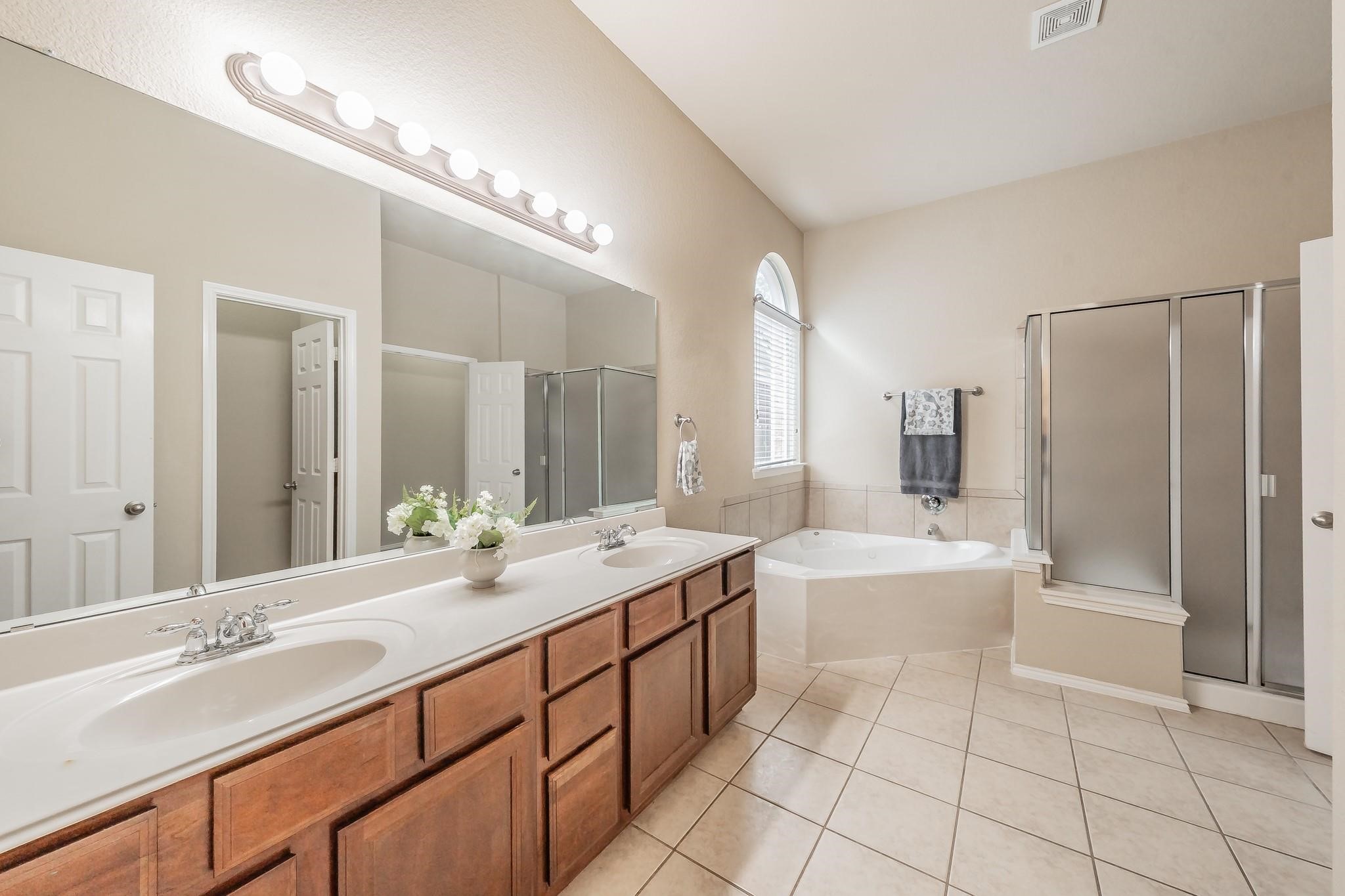 5543 Clay Court