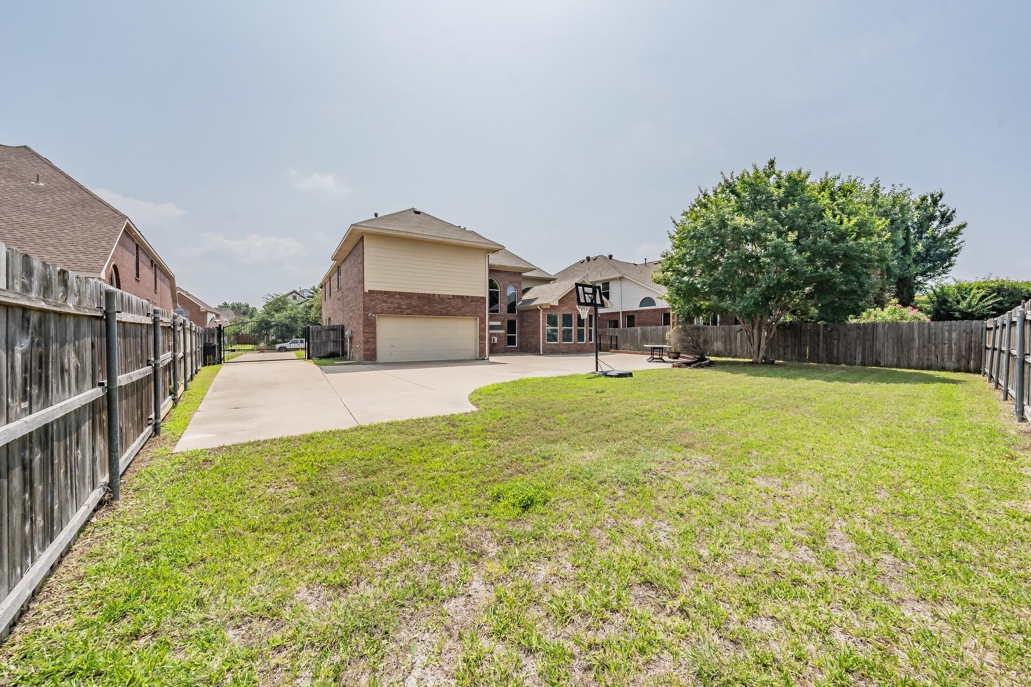 5543 Clay Court