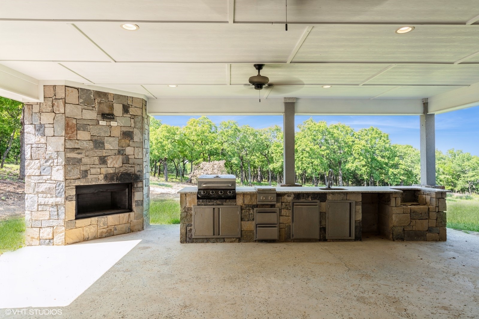 344 Whispering Oaks Trail