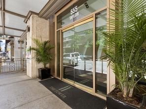 500 Throckmorton Street 2707