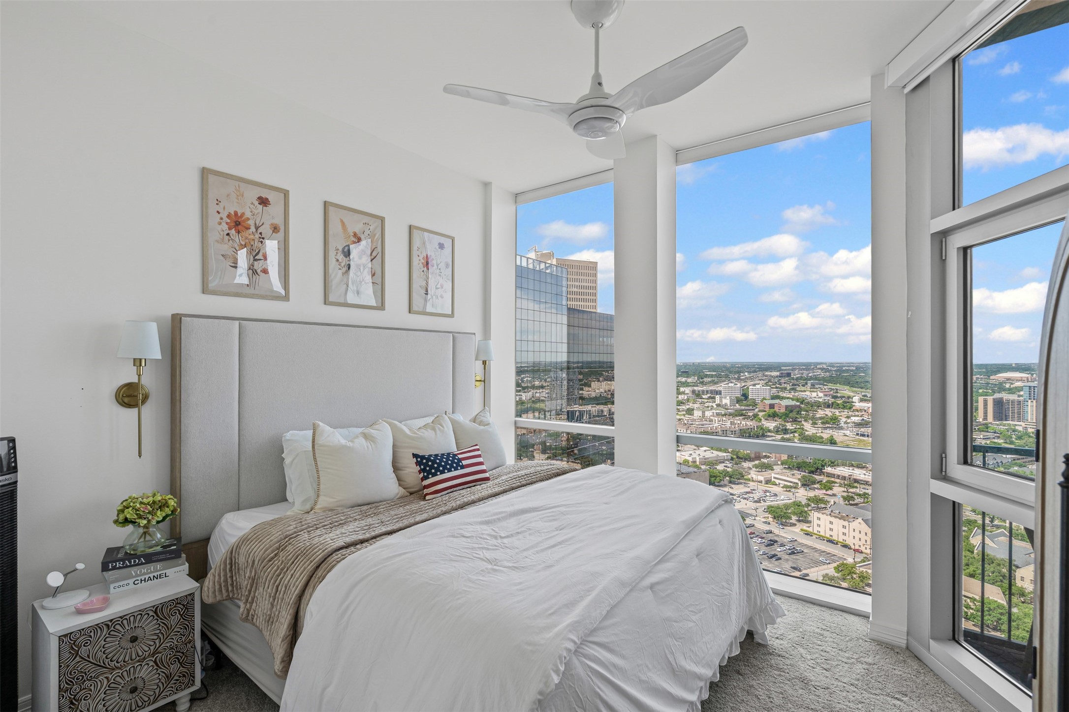 500 Throckmorton Street 2707