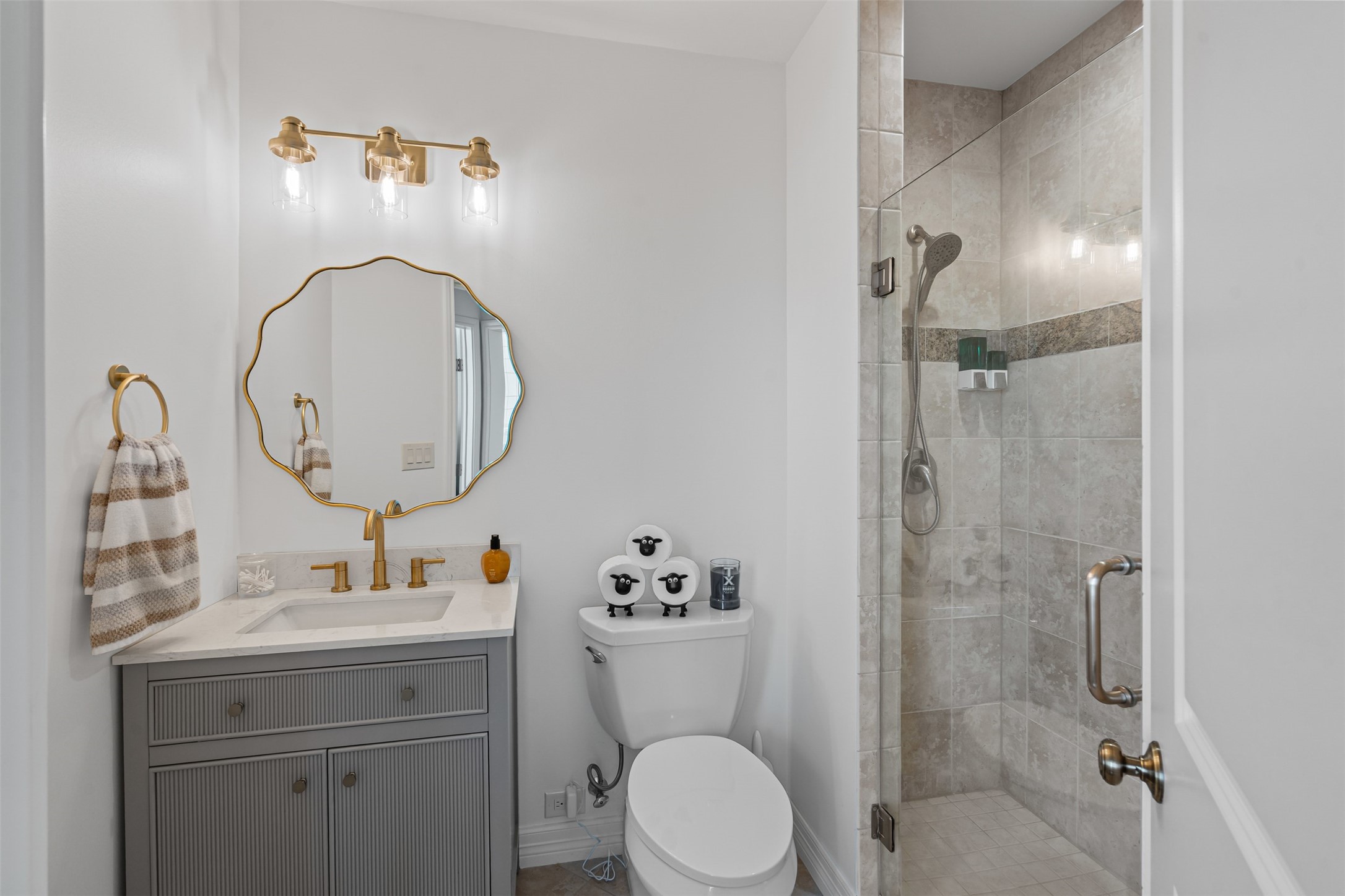 500 Throckmorton Street 2707