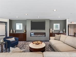 500 Throckmorton Street 2707