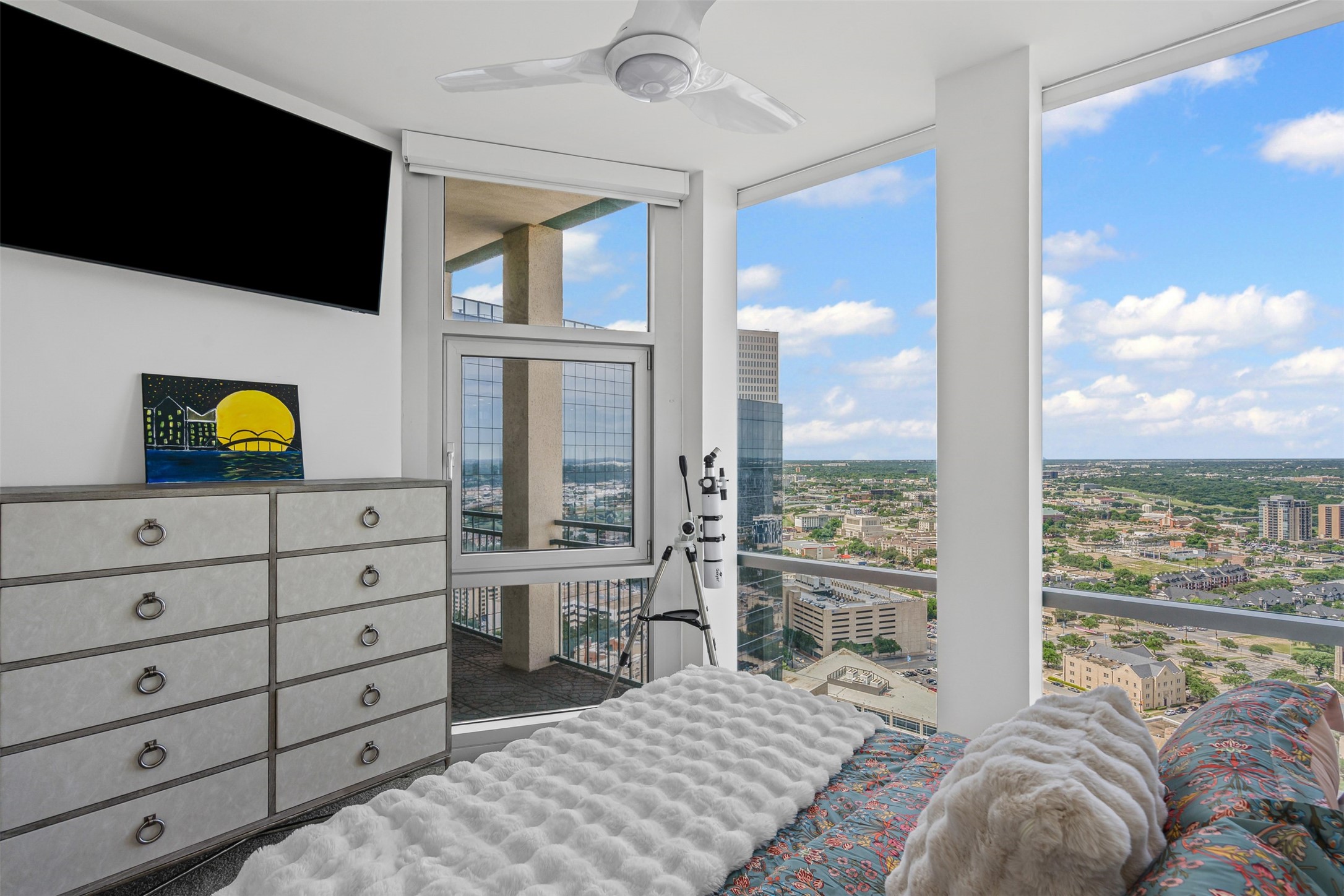 500 Throckmorton Street 2707