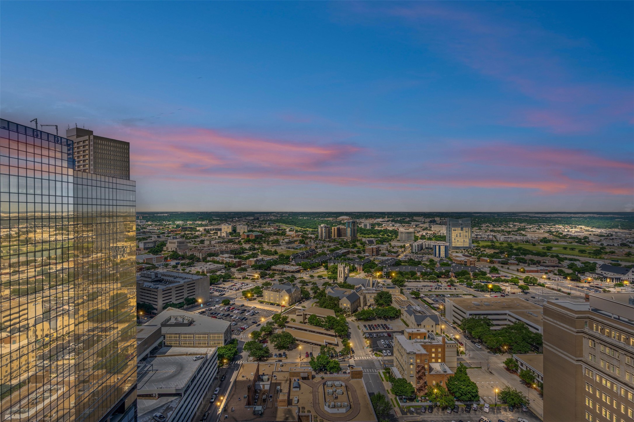 500 Throckmorton Street 2707