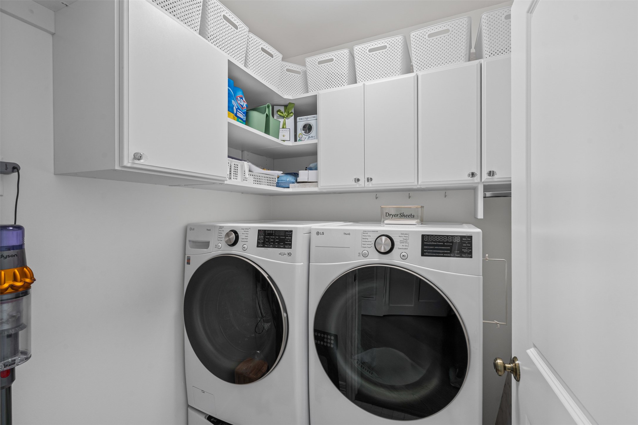 500 Throckmorton Street 2707