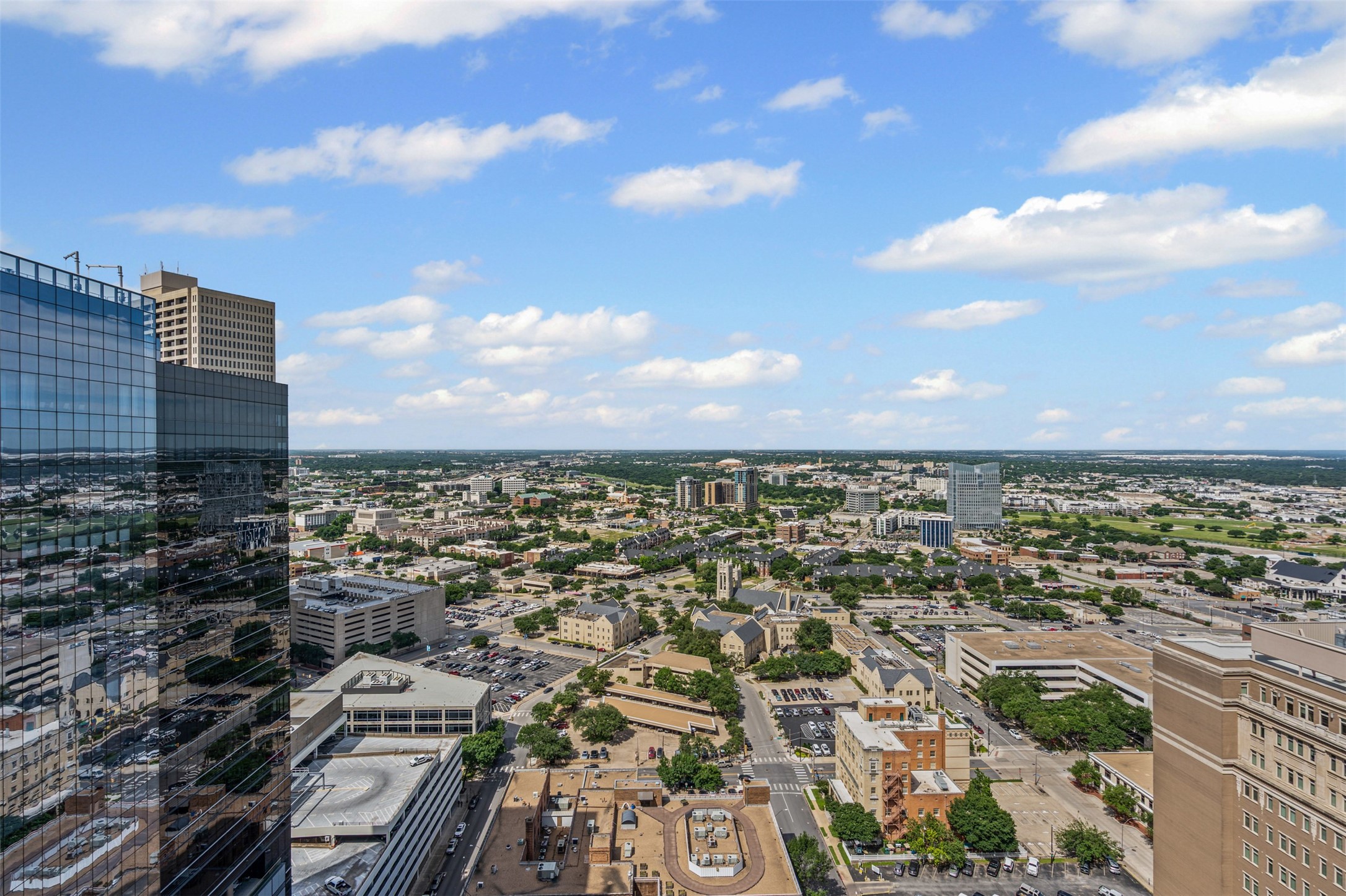 500 Throckmorton Street 2707