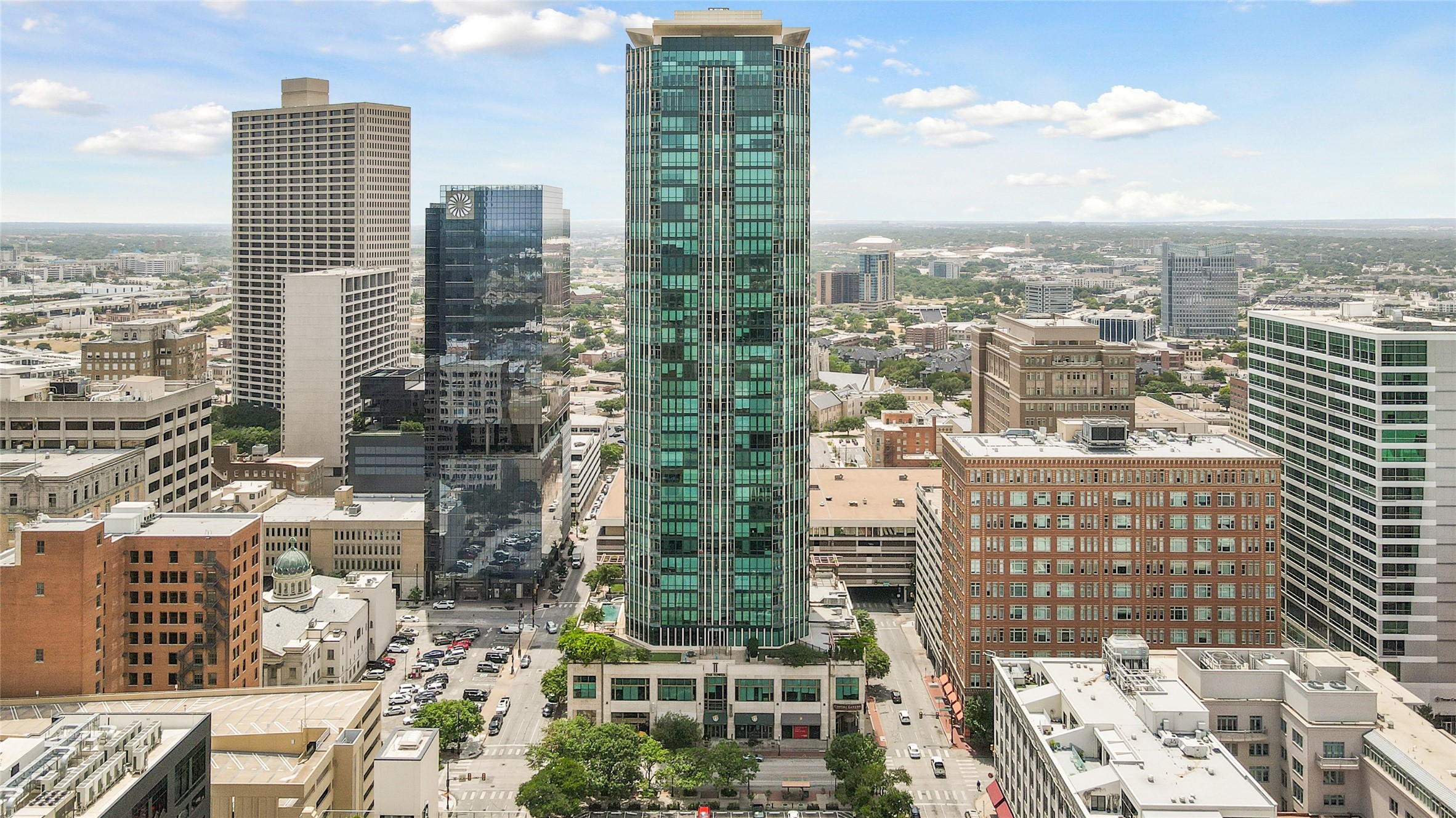 500 Throckmorton Street 2707