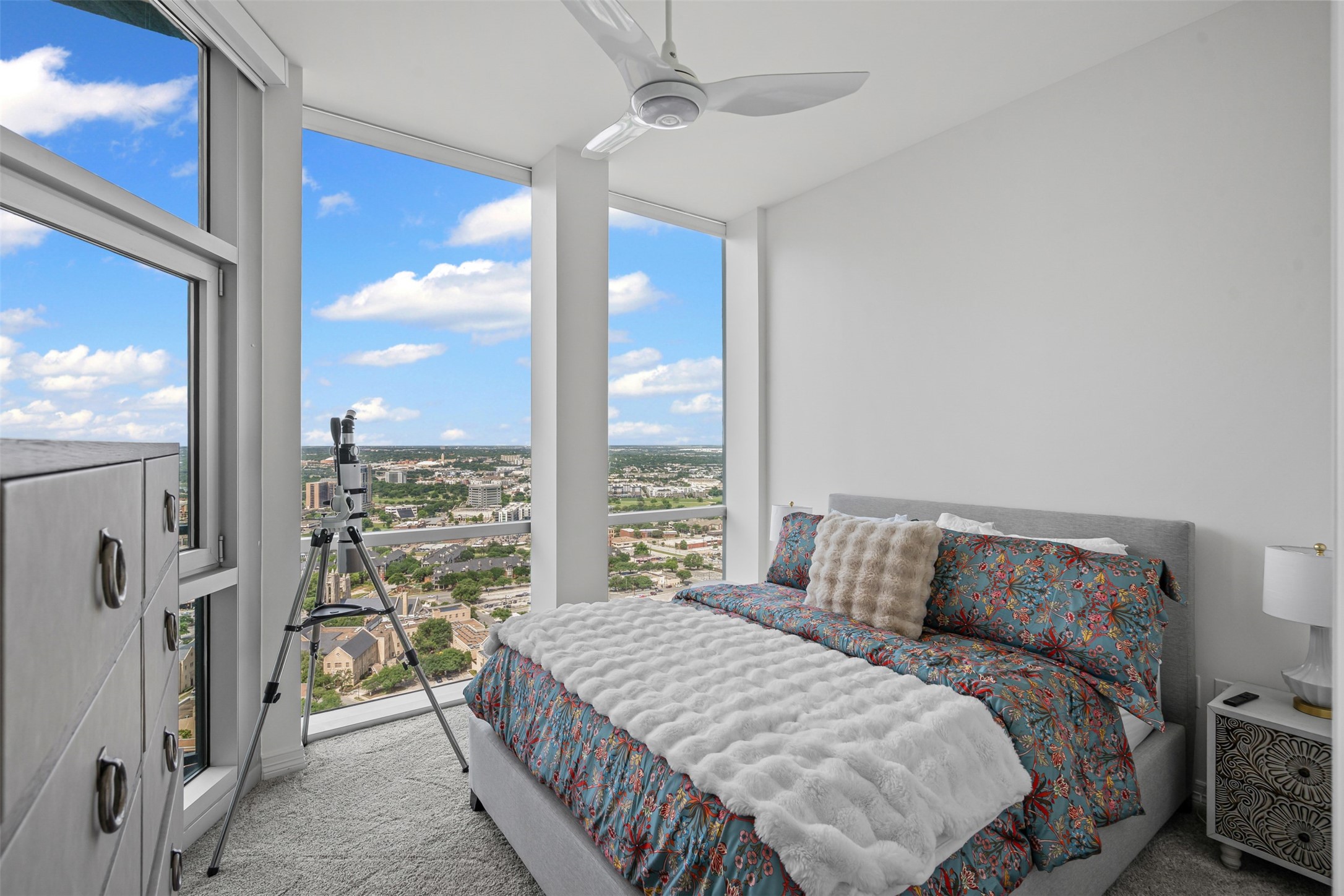 500 Throckmorton Street 2707