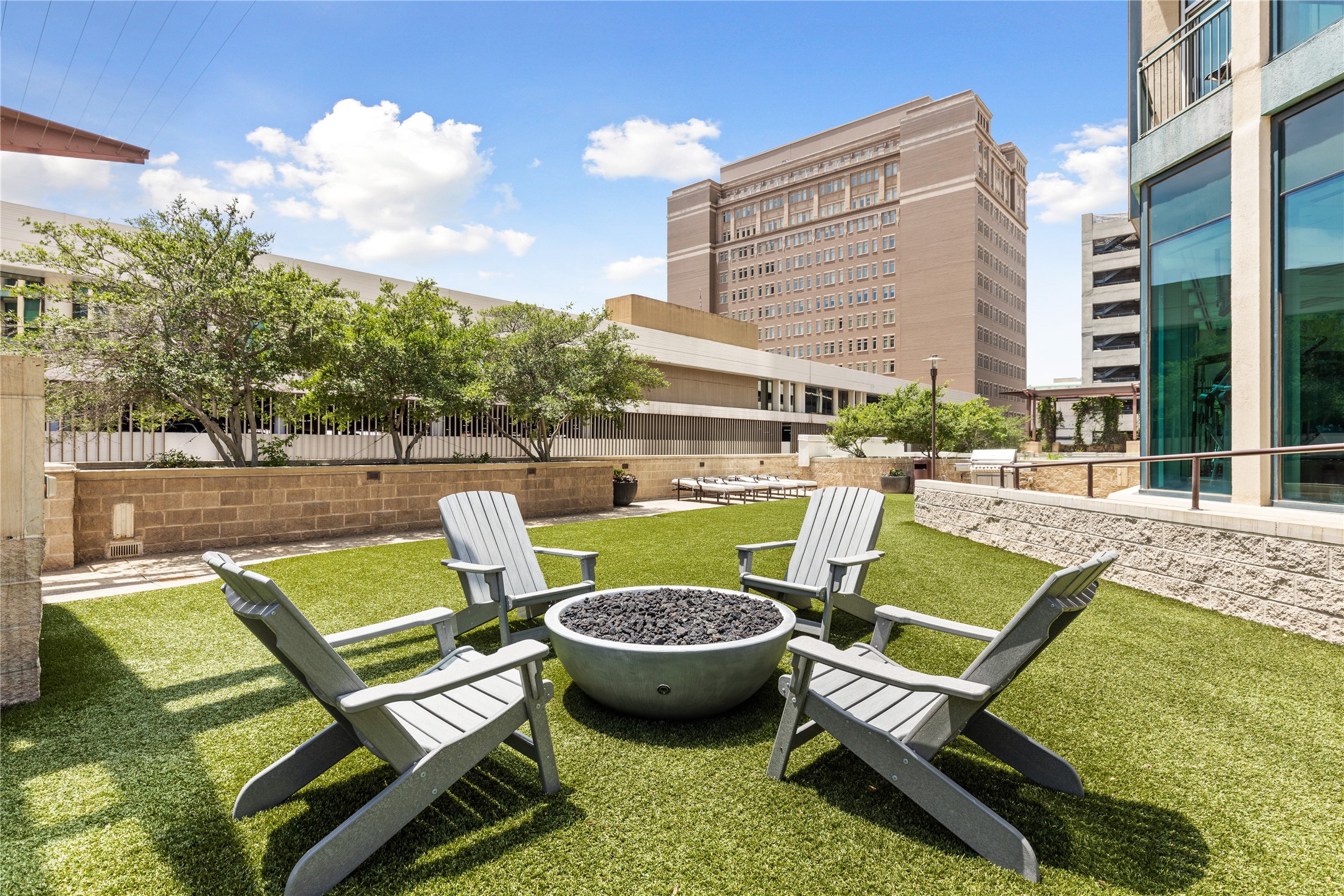 500 Throckmorton Street 2707