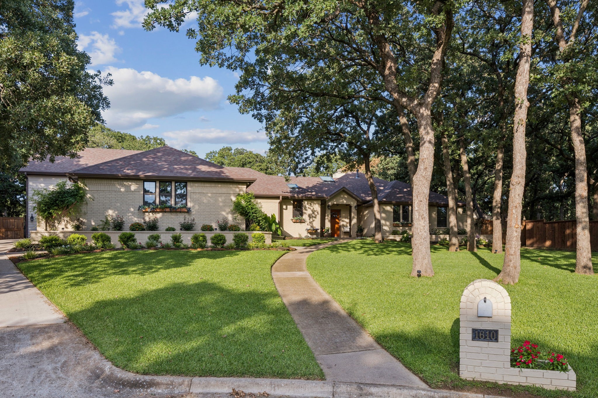 1610 Wiltshire Court