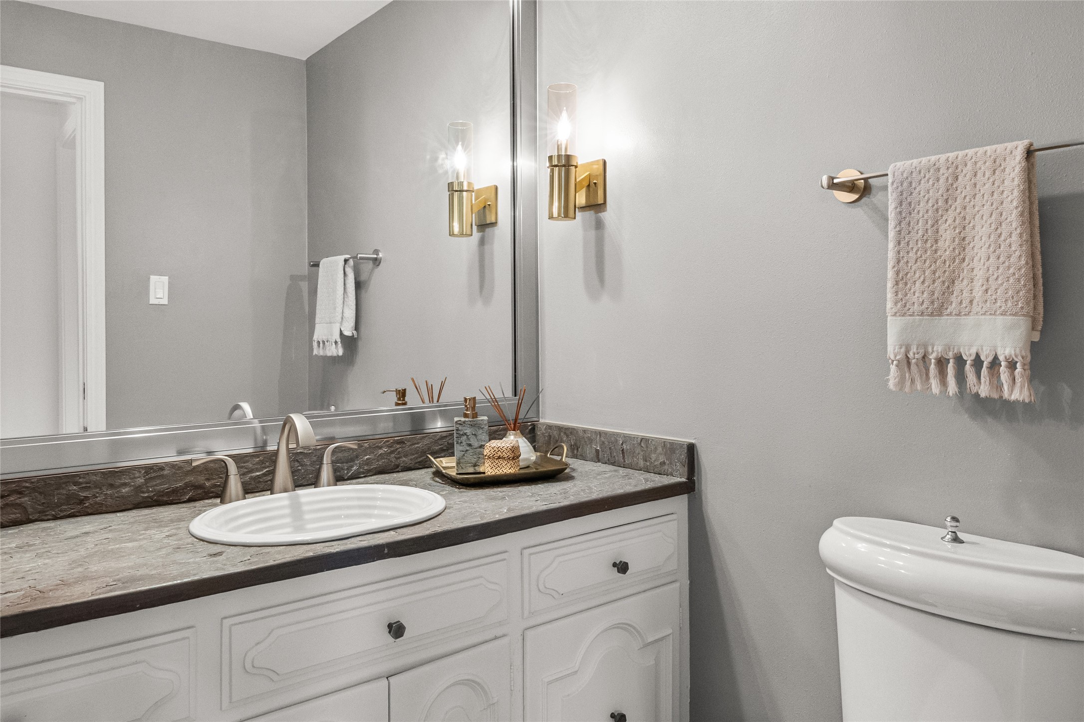 1 Country Lake Drive