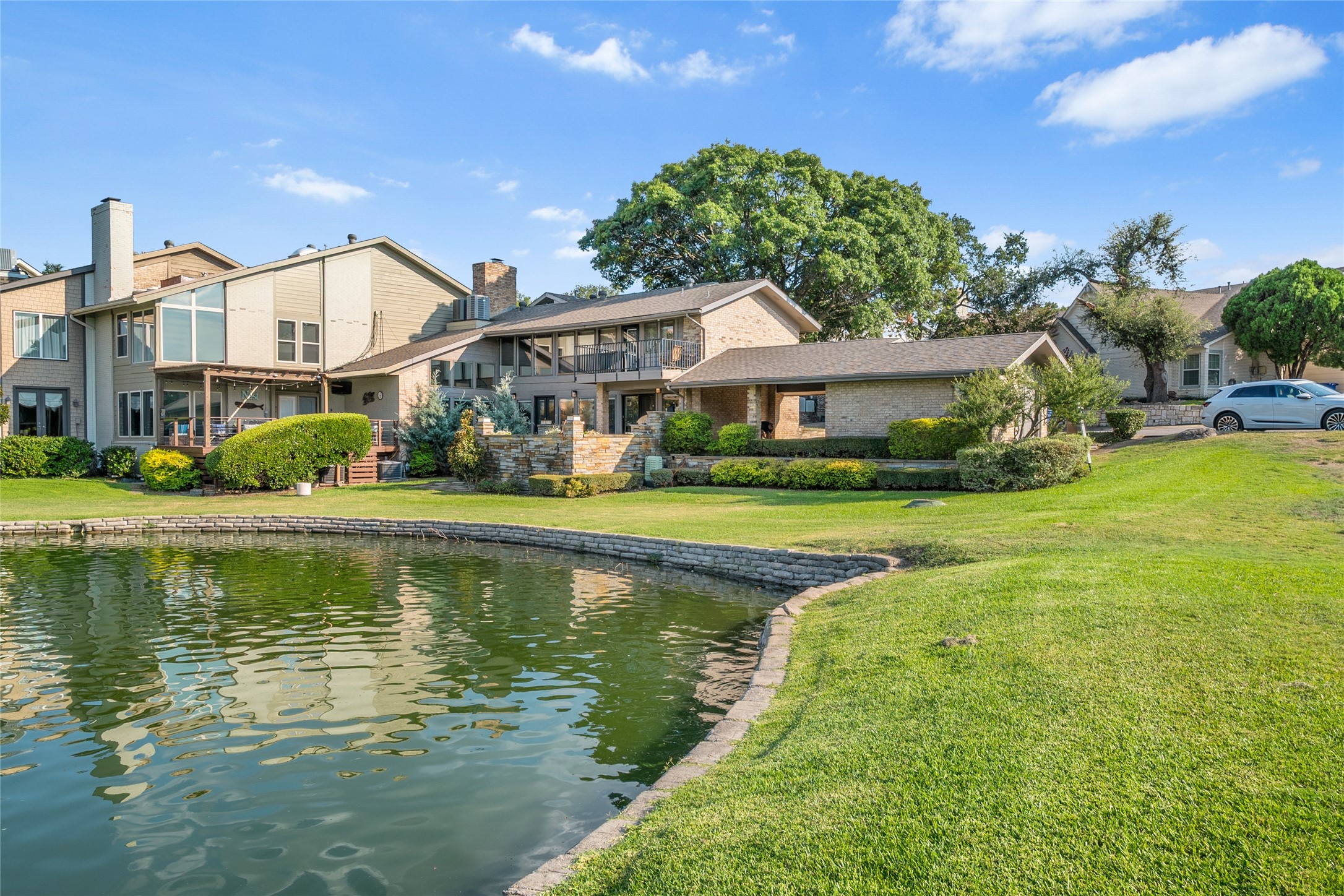 1 Country Lake Drive