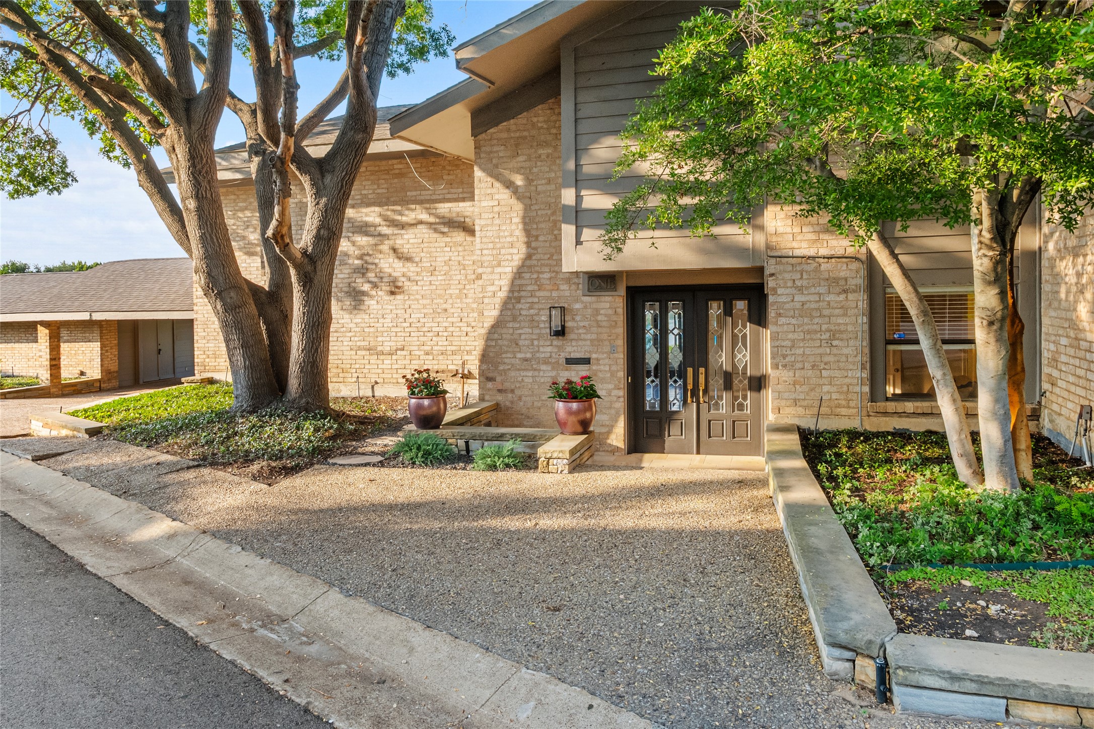 1 Country Lake Drive