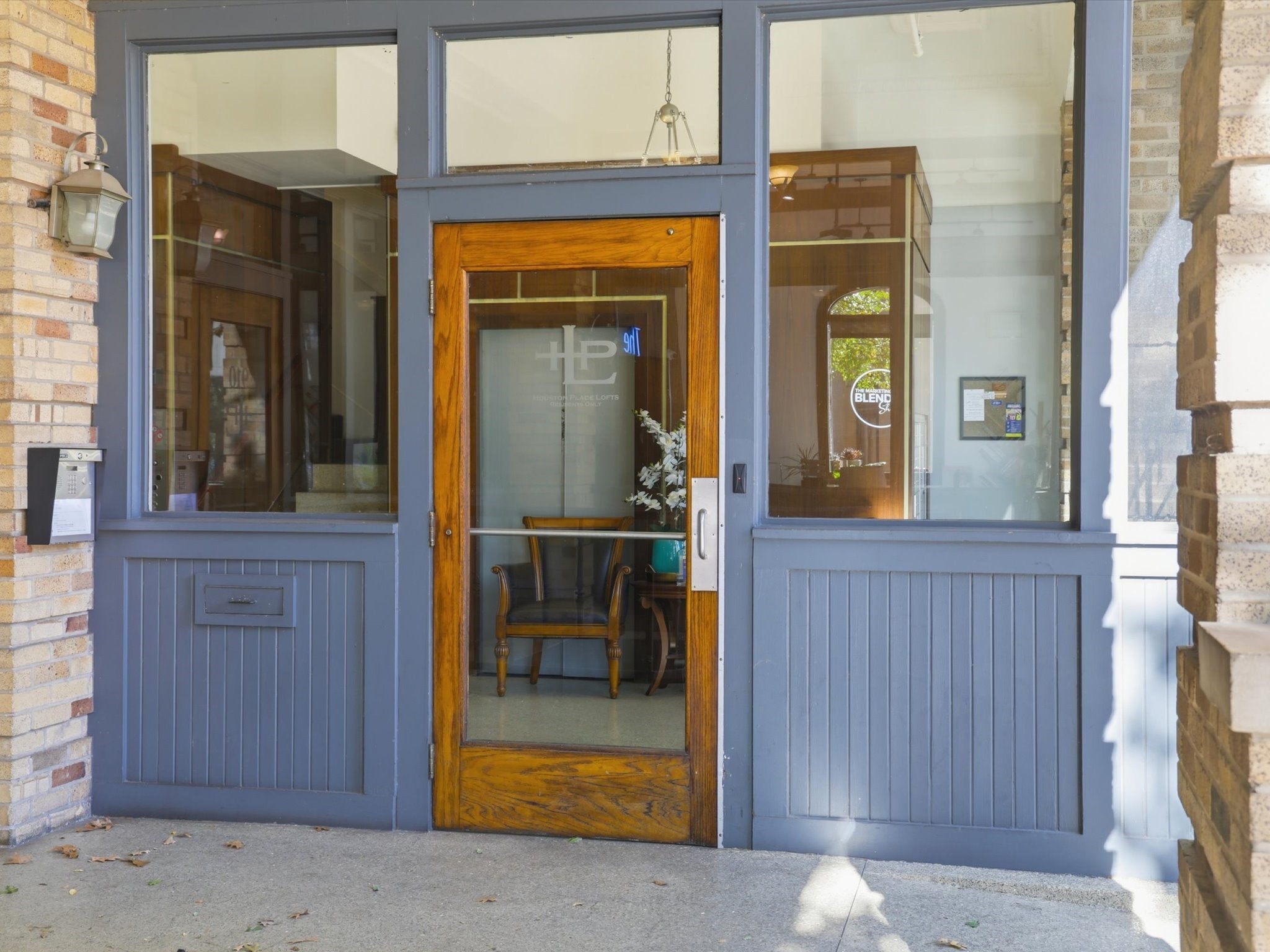 910 Houston Street 305