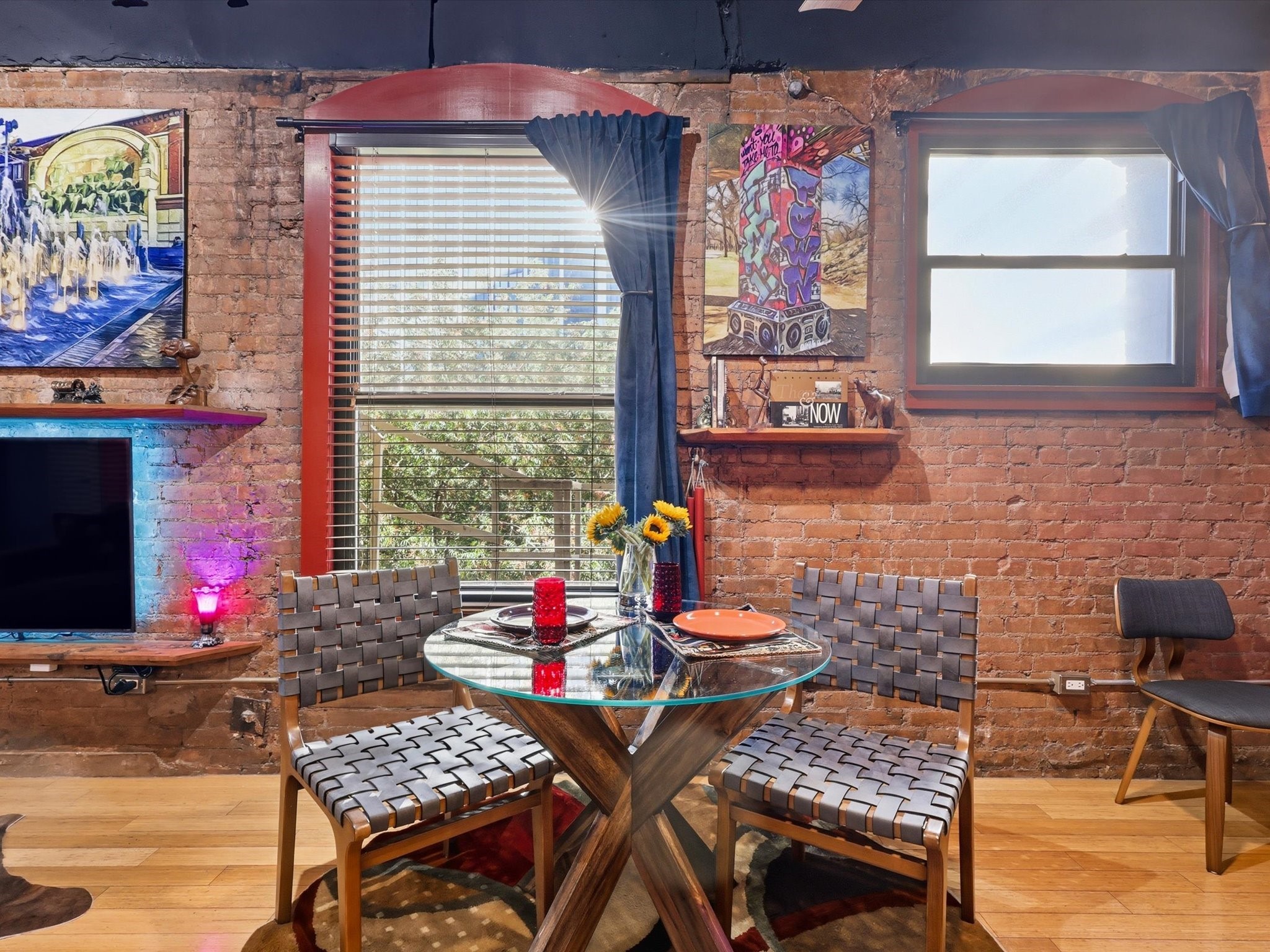 910 Houston Street 305