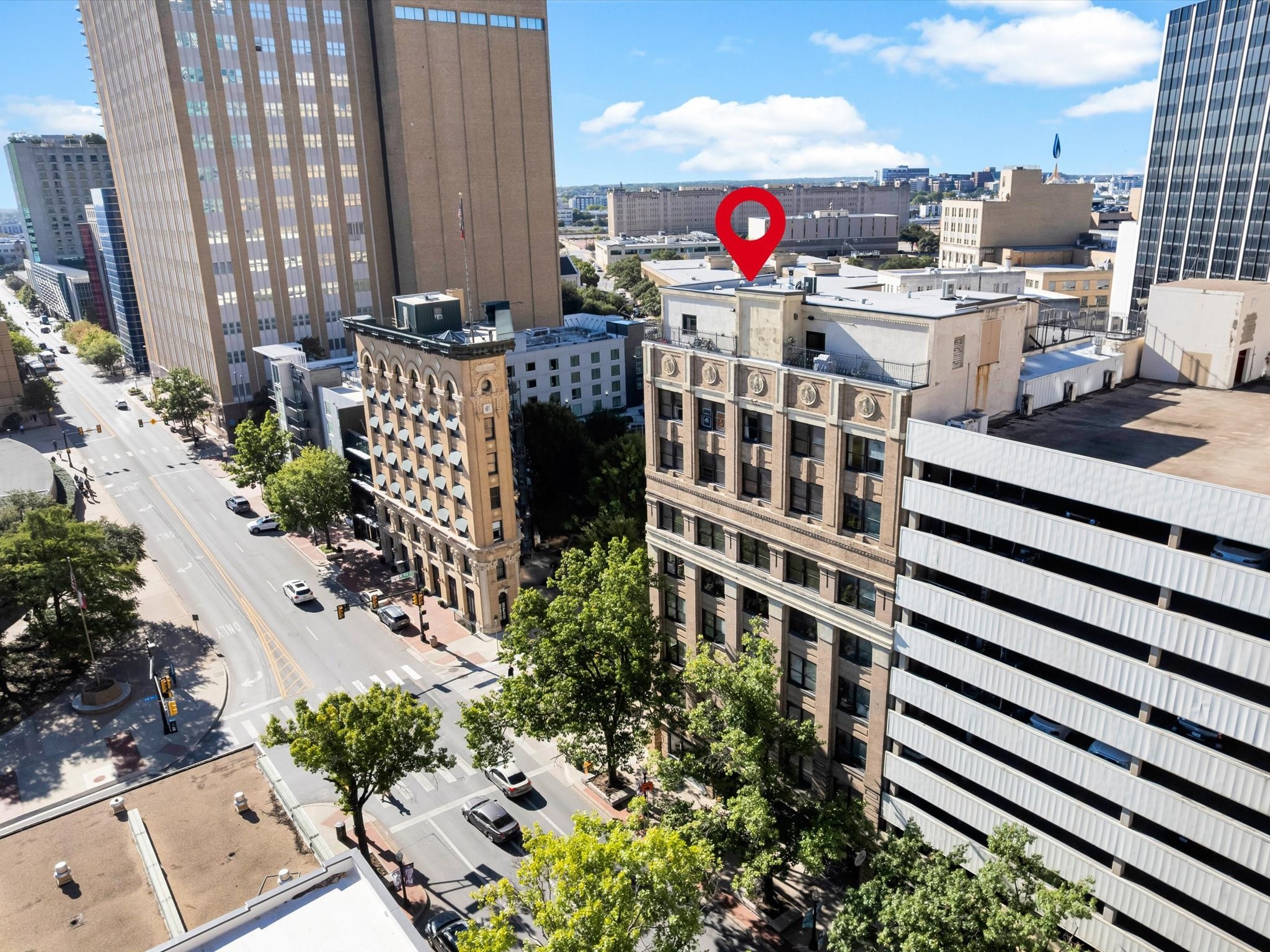 910 Houston Street 305