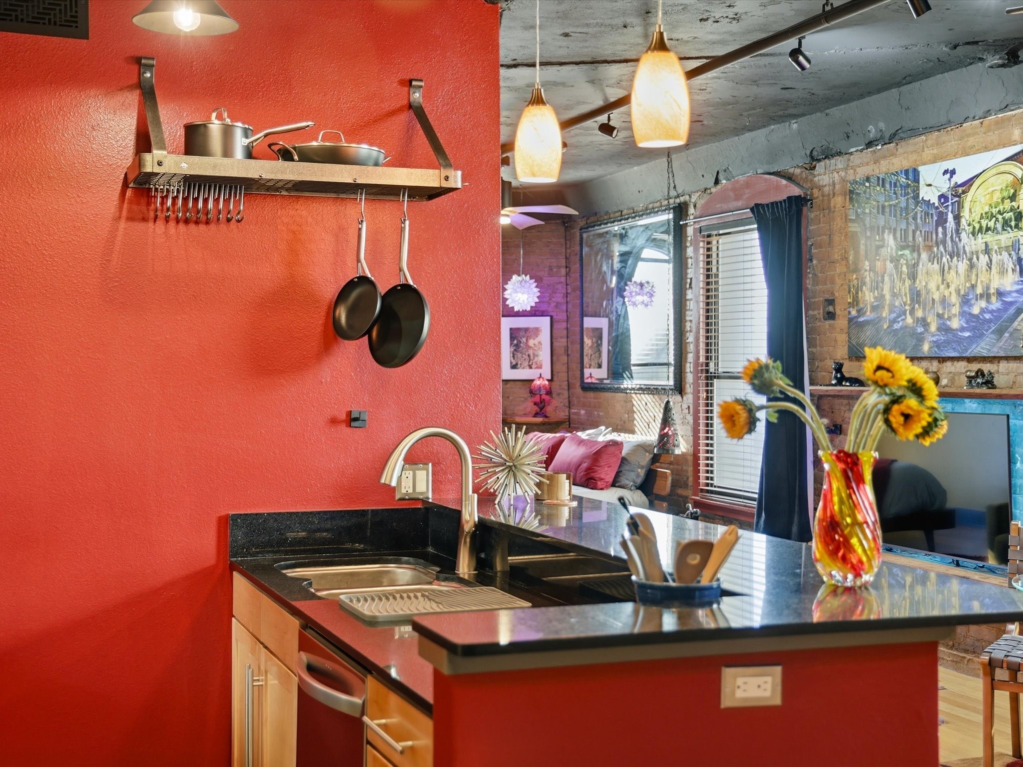 910 Houston Street 305