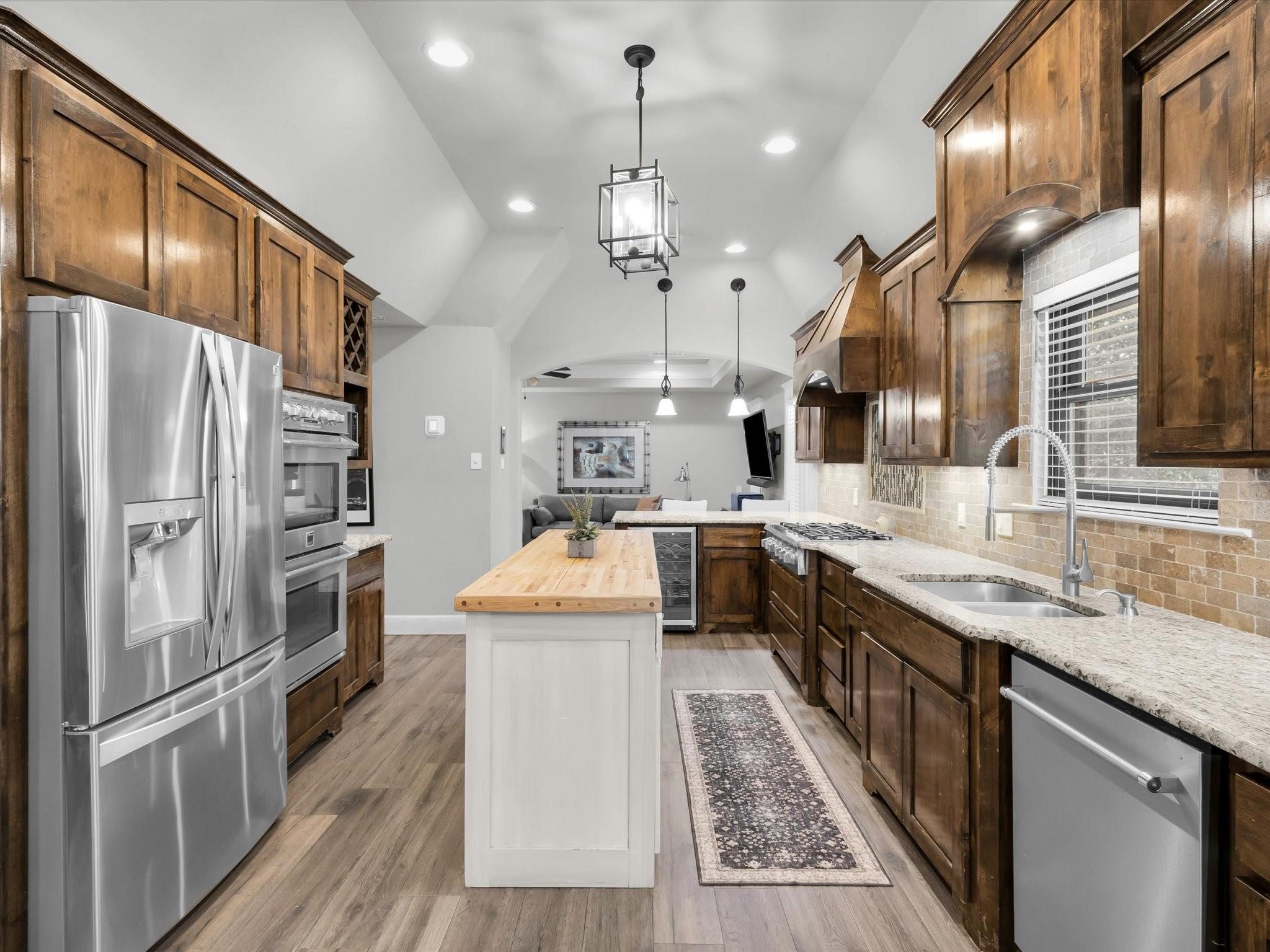 1612 Wiltshire Court