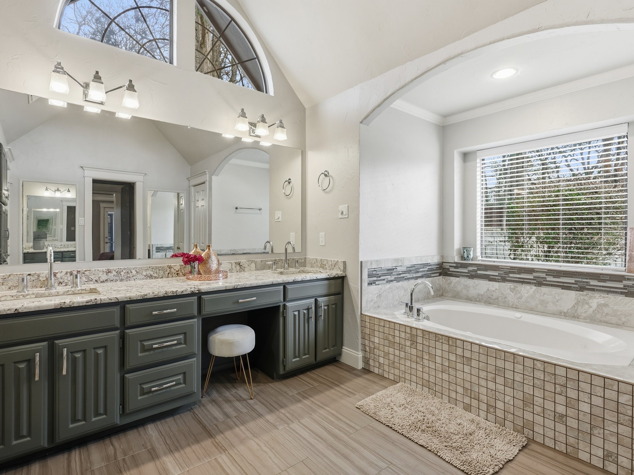 1612 Wiltshire Court