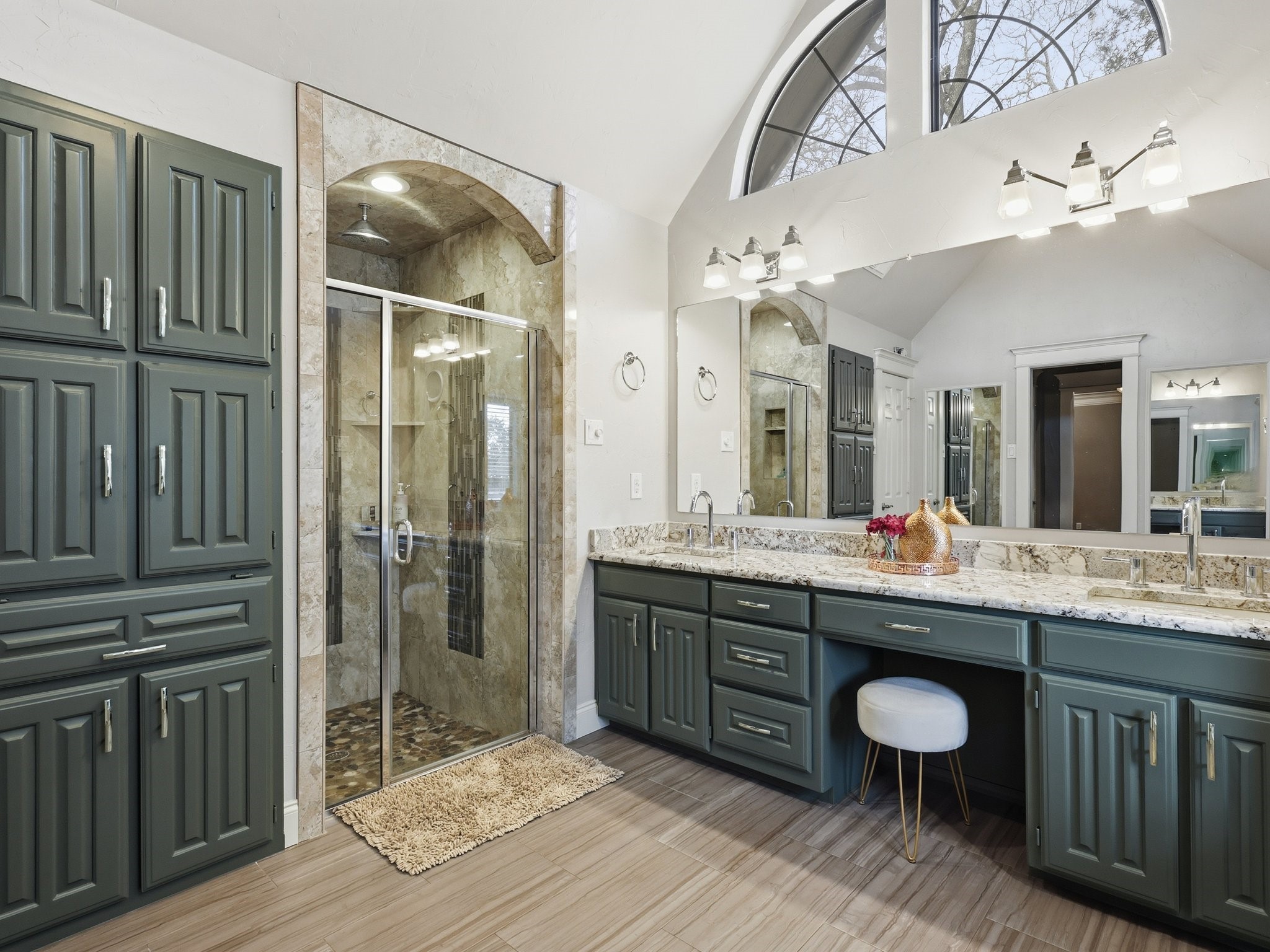 1612 Wiltshire Court