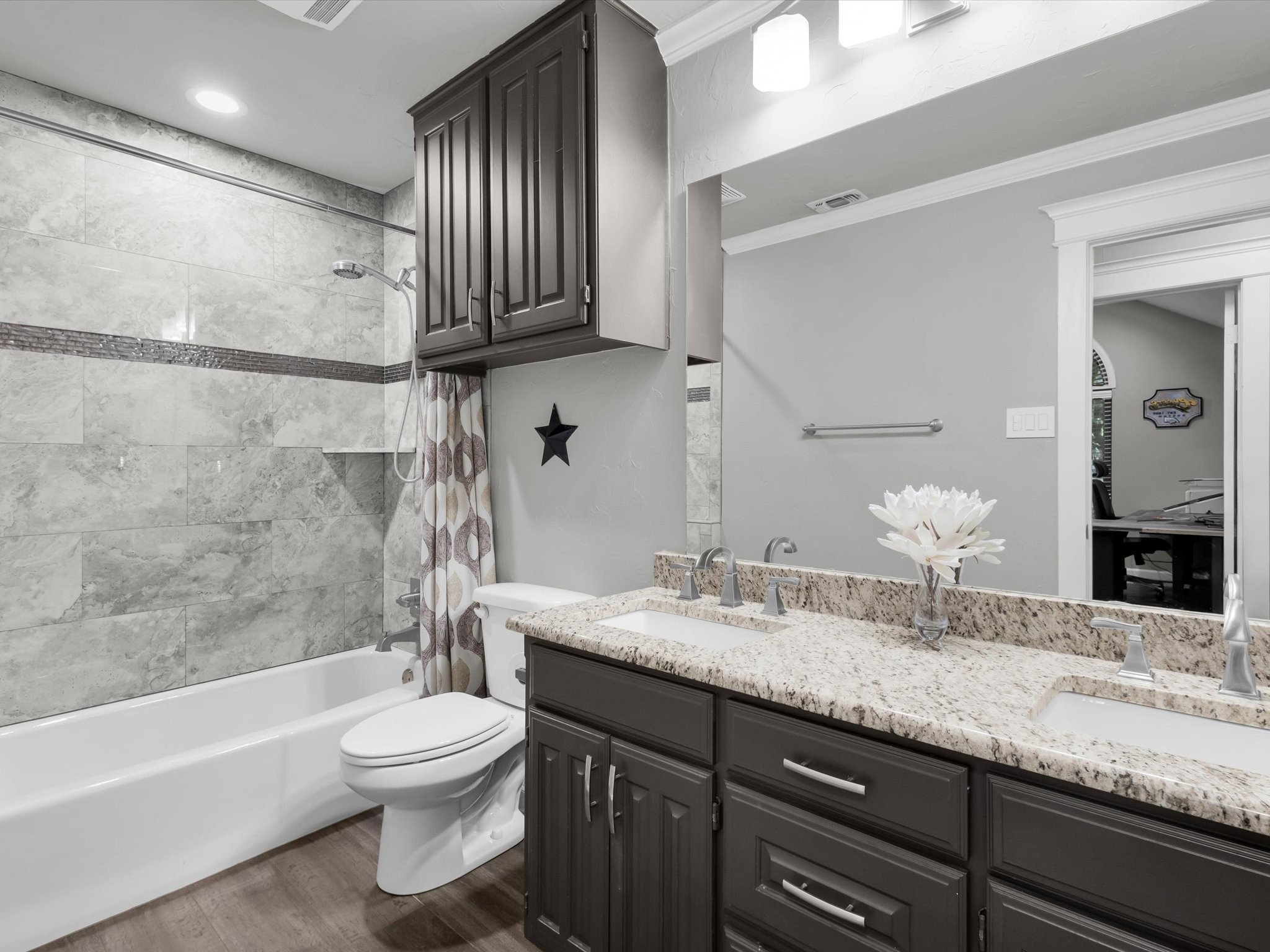 1612 Wiltshire Court