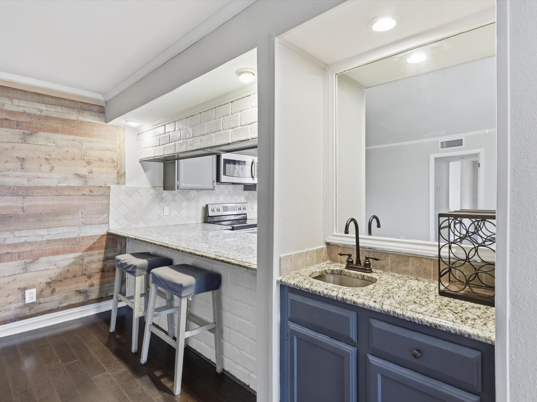 2713 Meadowstone Court