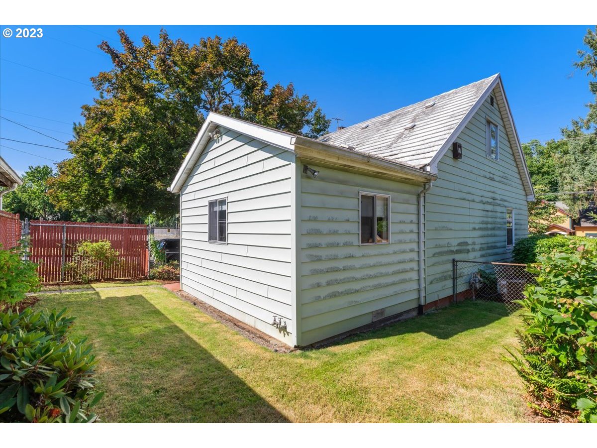 3236 SE 25TH AVE