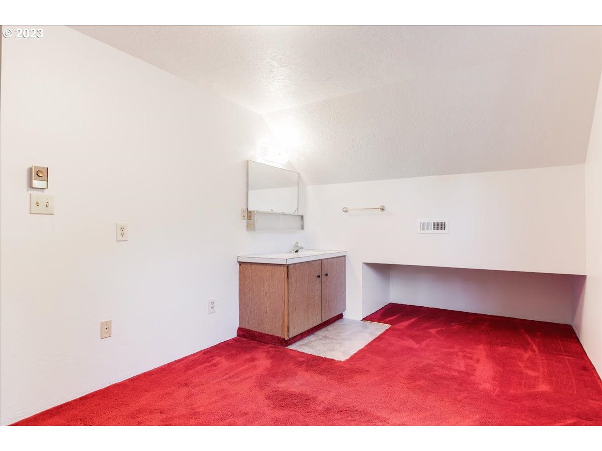 3236 SE 25TH AVE