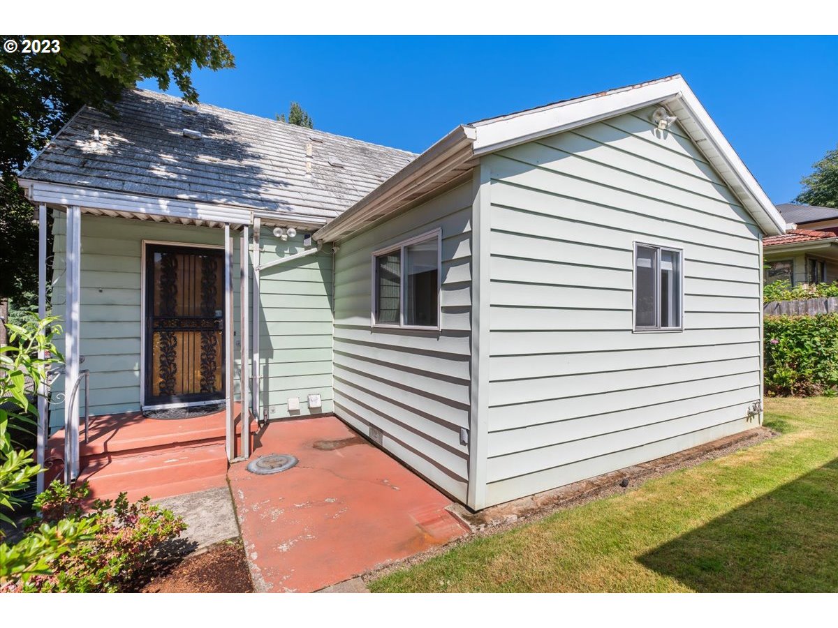 3236 SE 25TH AVE