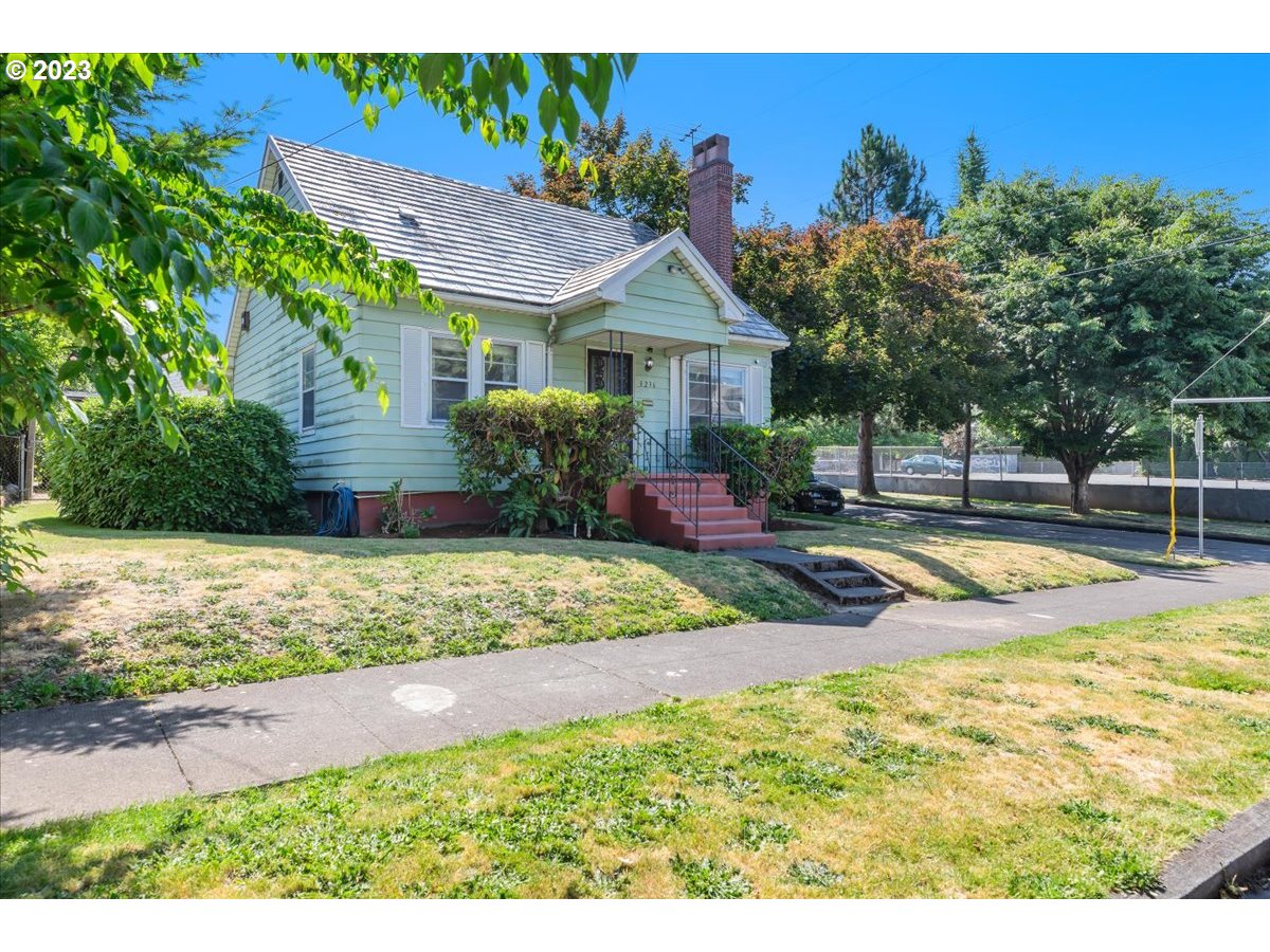 3236 SE 25TH AVE
