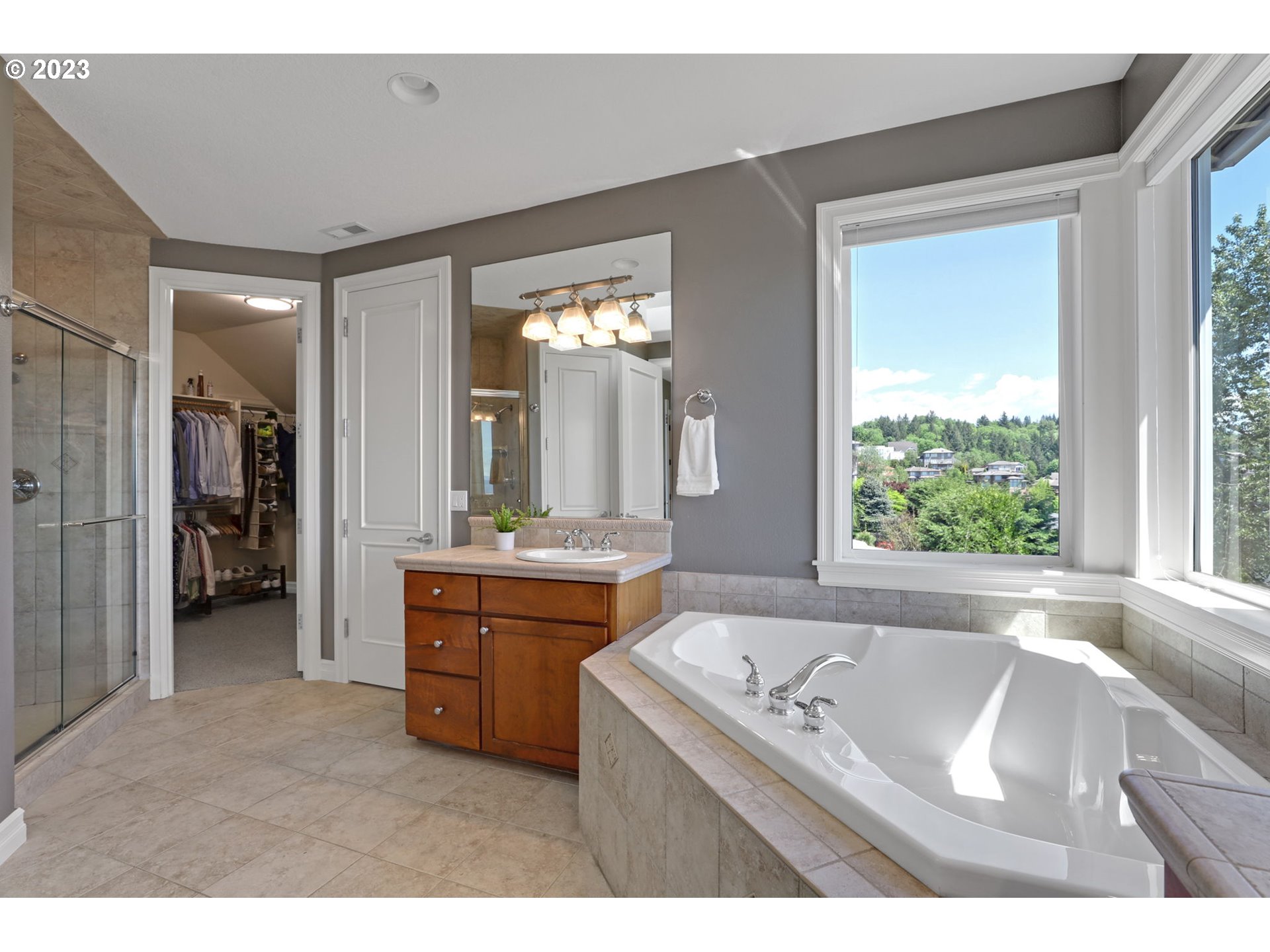 9956 NW SKYLINE HEIGHTS DR