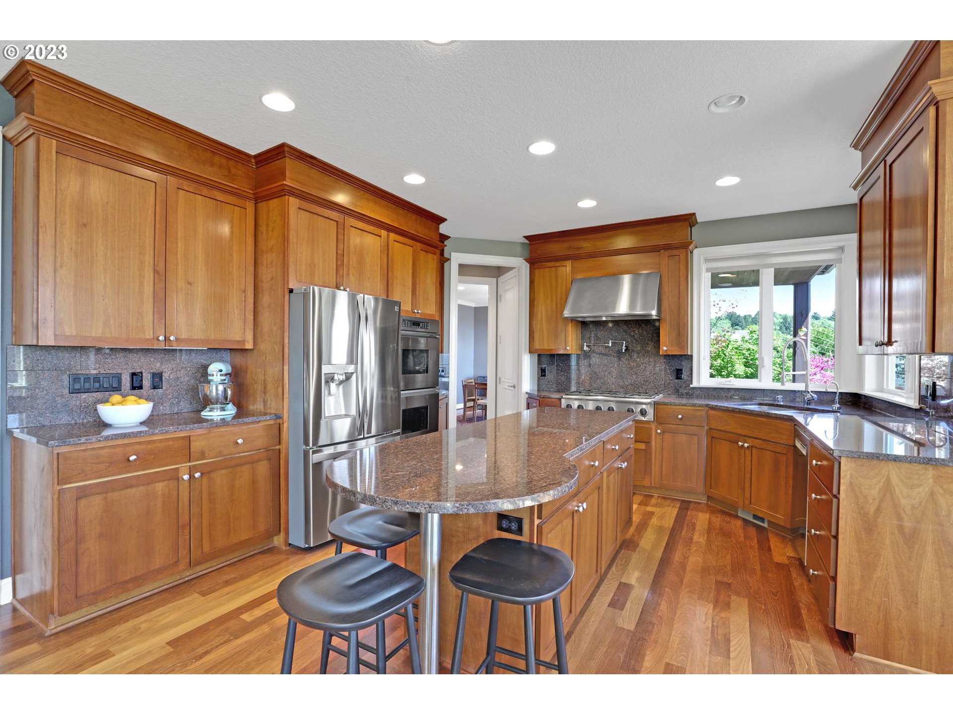 9956 NW SKYLINE HEIGHTS DR