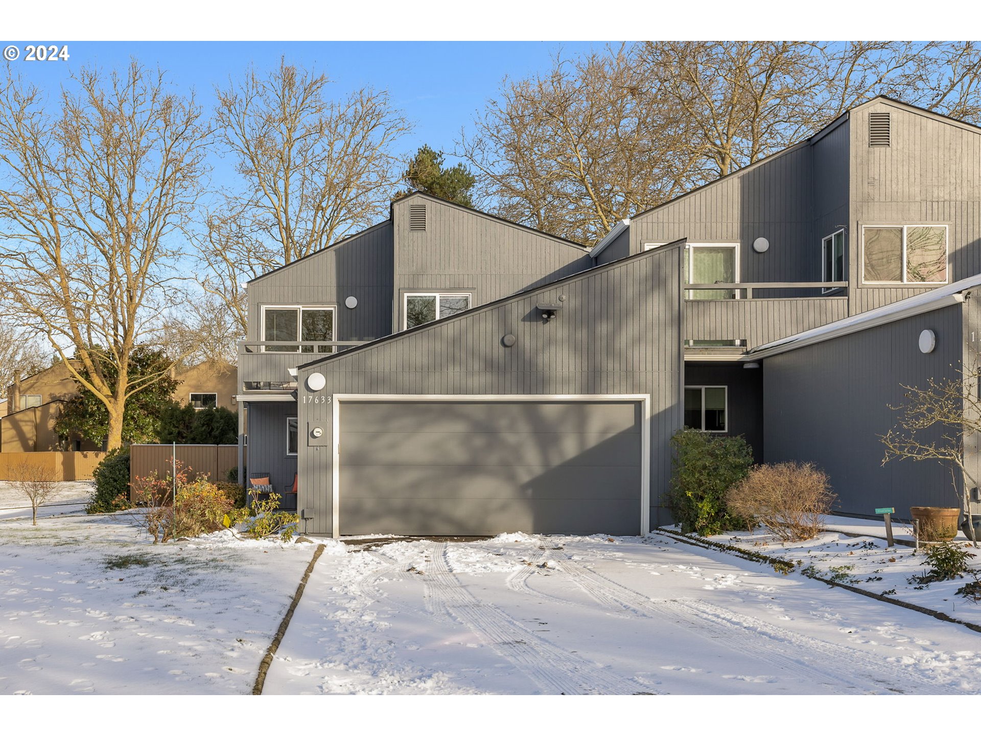 17633 NW ROLLING HILL LN