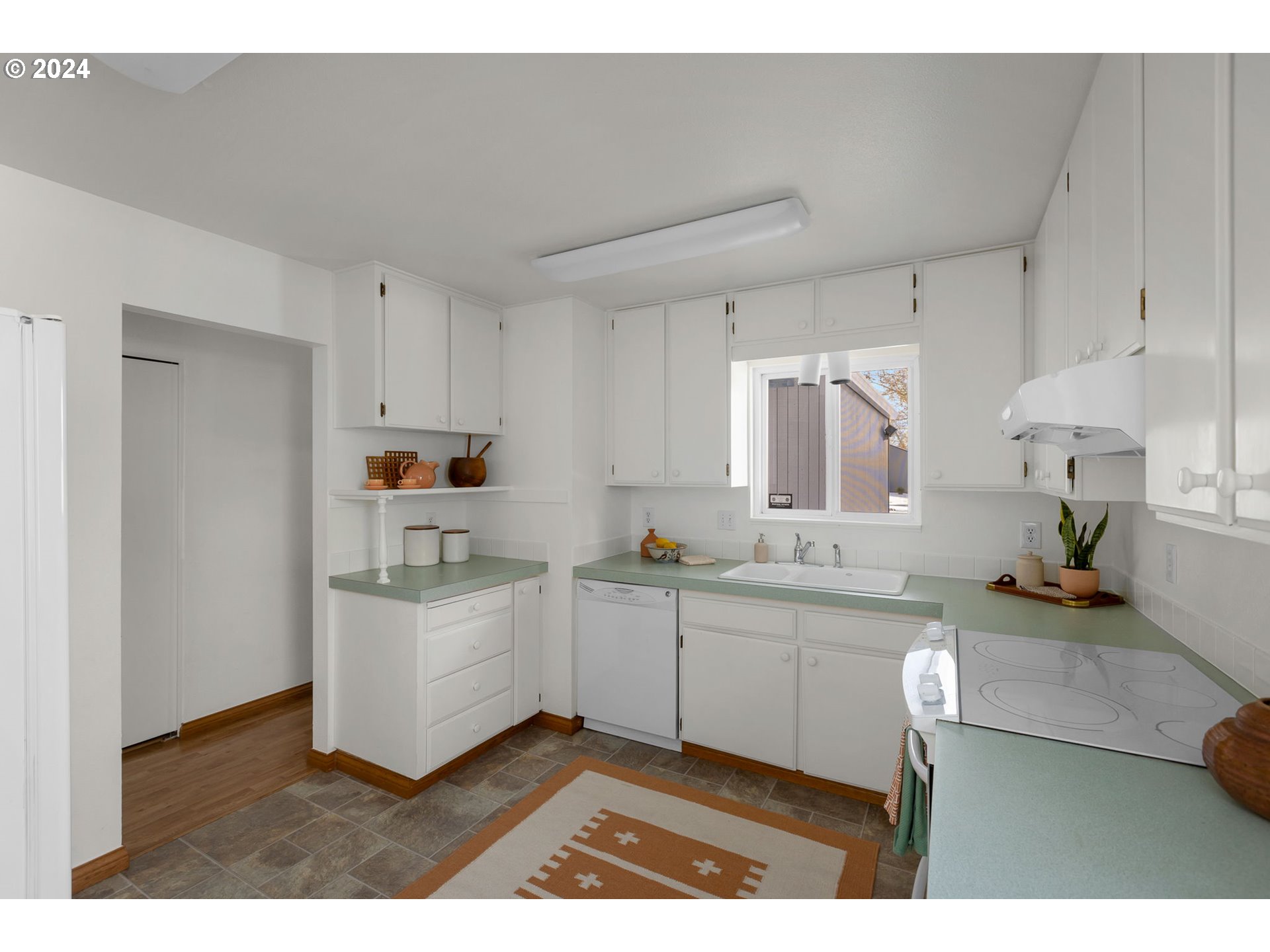 17633 NW ROLLING HILL LN