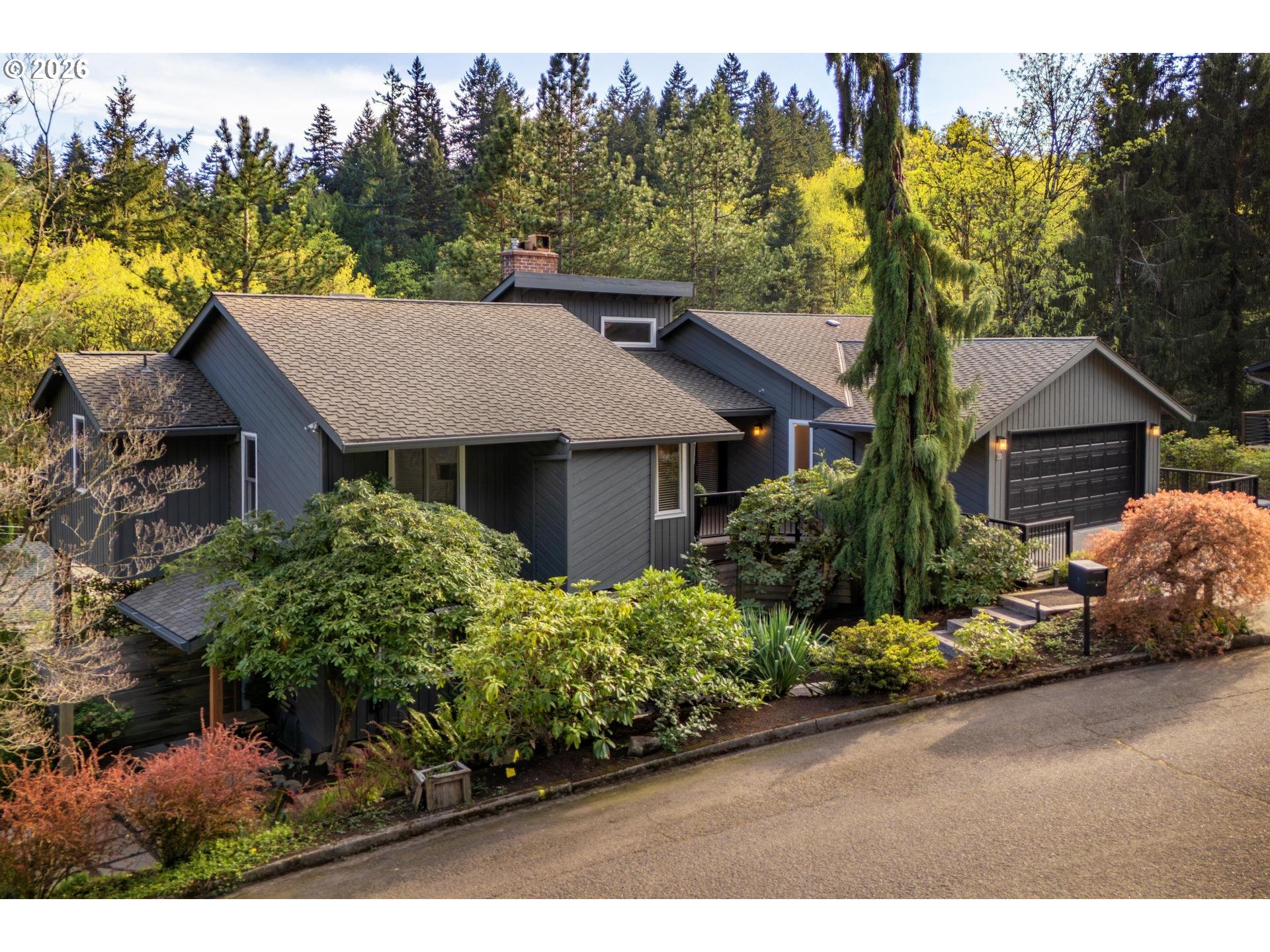 211 NW SEBLAR DR