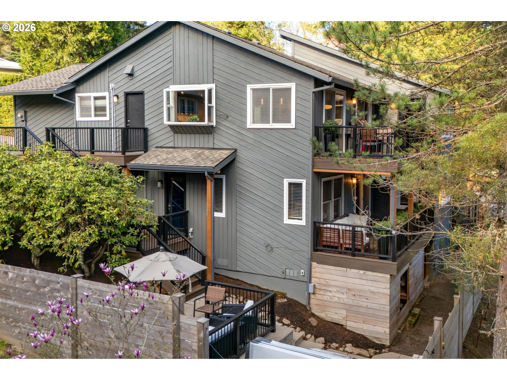 211 NW SEBLAR DR