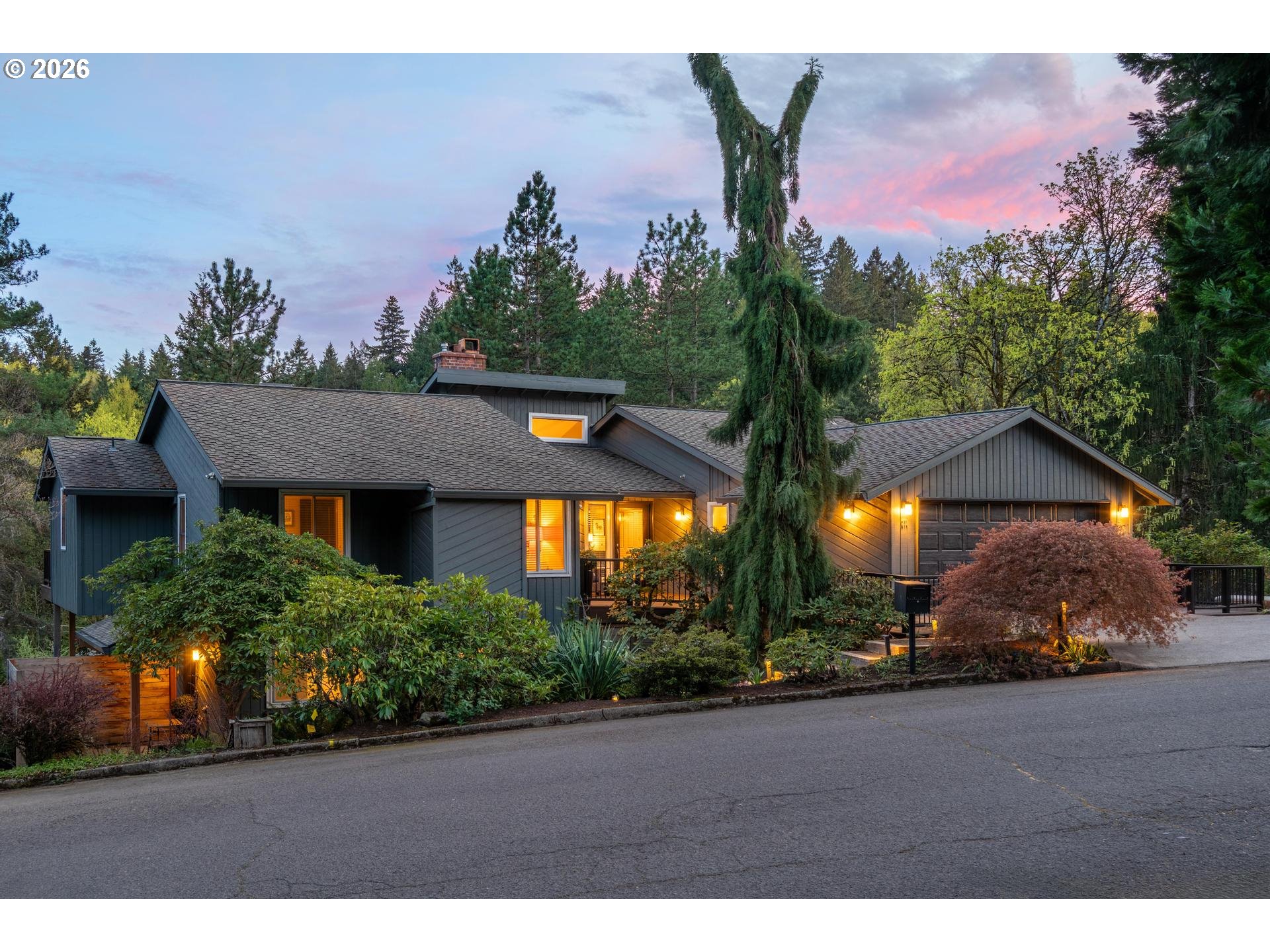 211 NW SEBLAR DR