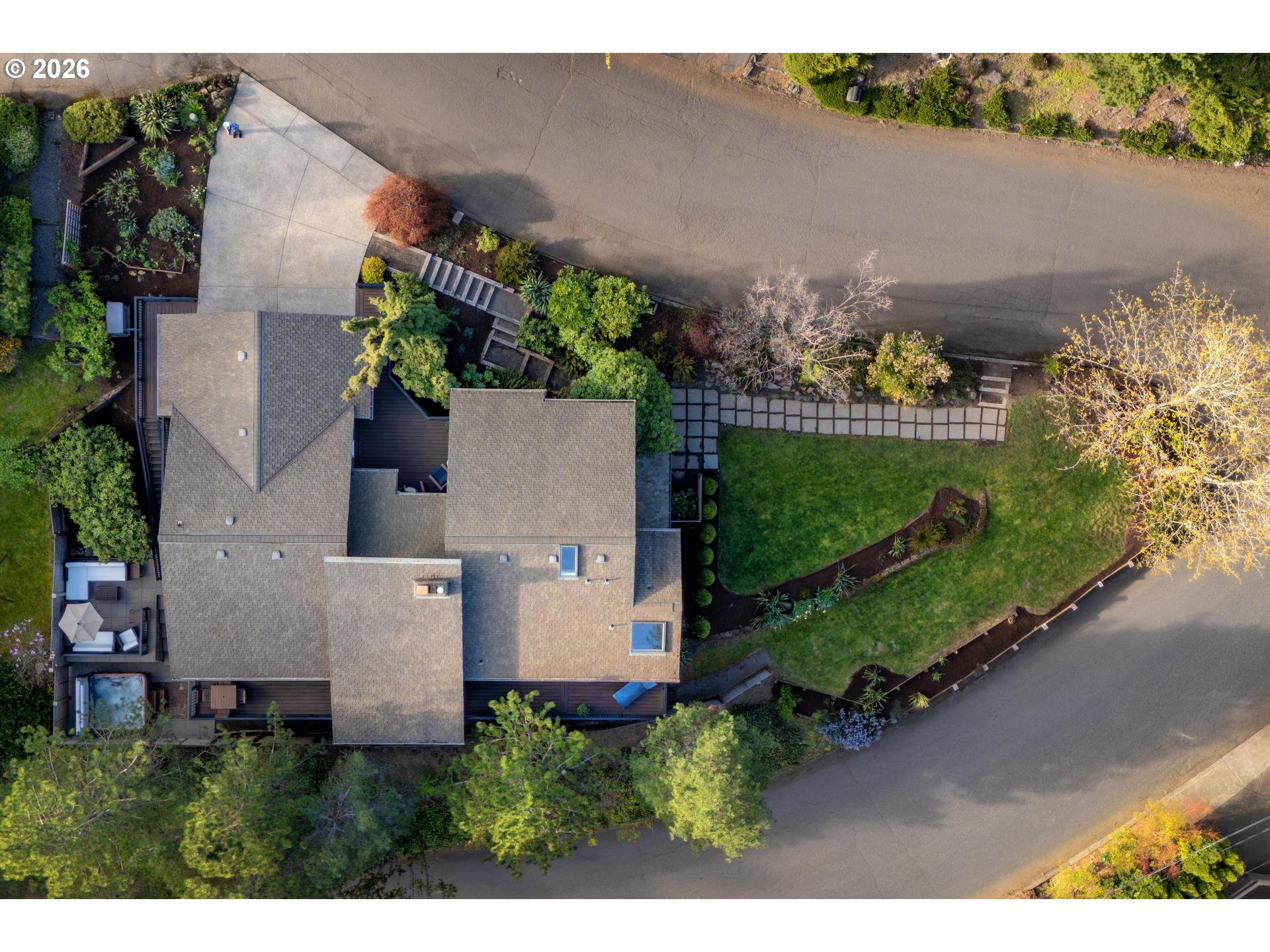 211 NW SEBLAR DR