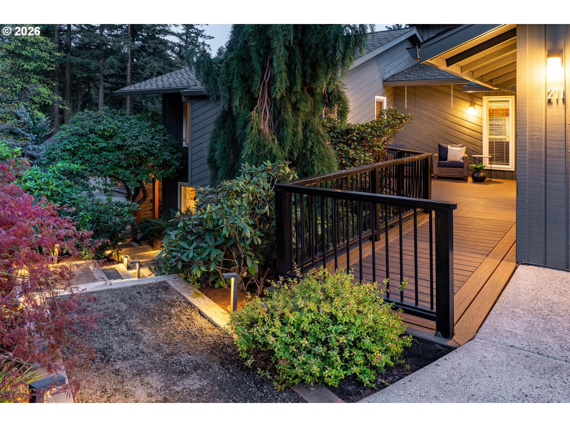 211 NW SEBLAR DR