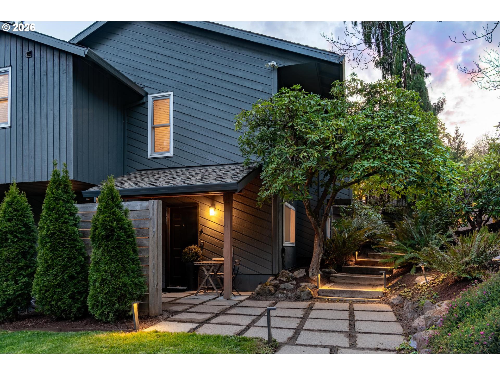 211 NW SEBLAR DR